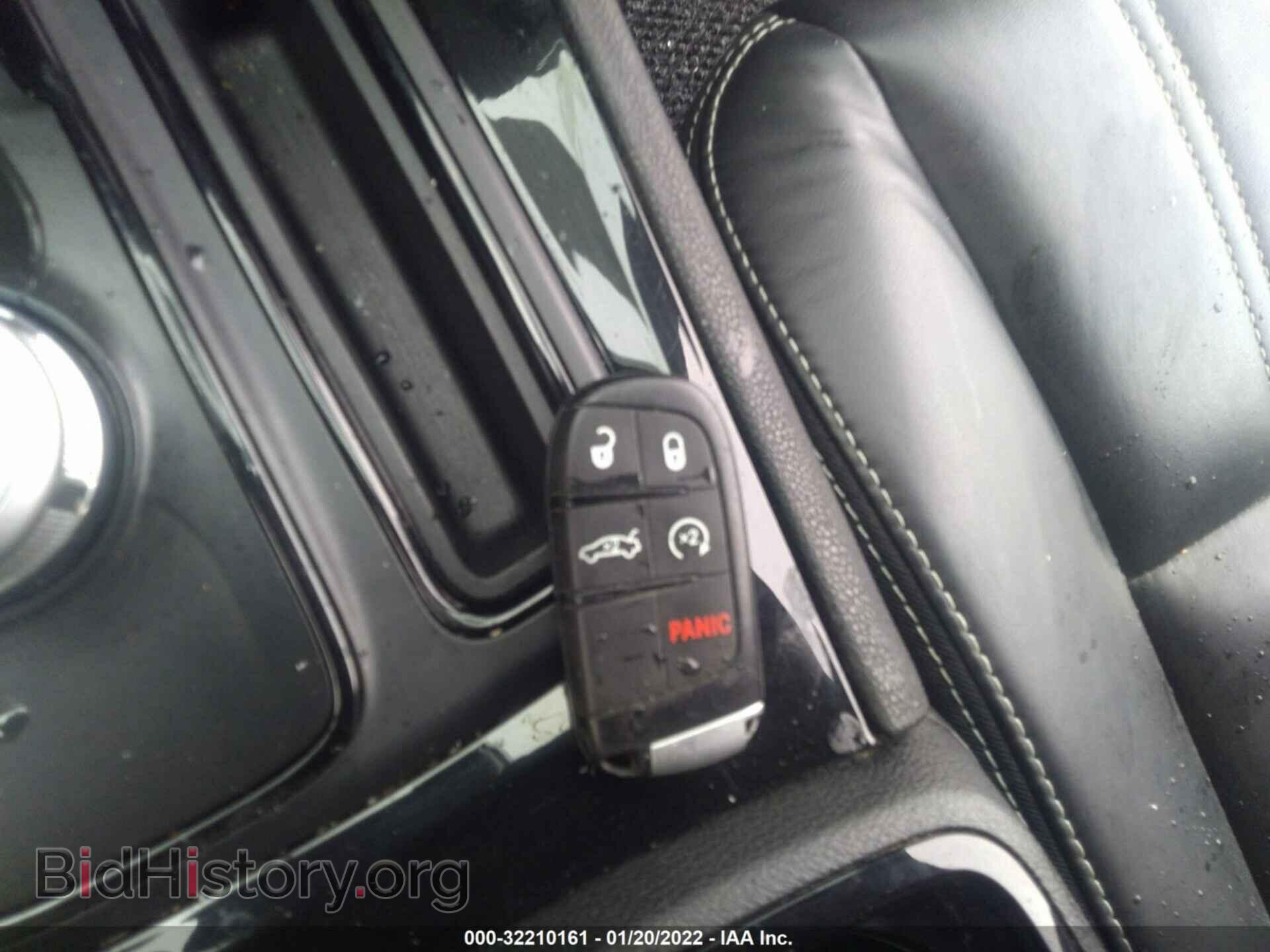 2019 CHRYSLER 300 - VIN: 2C3CCAGG5KH586081 - Фото 11