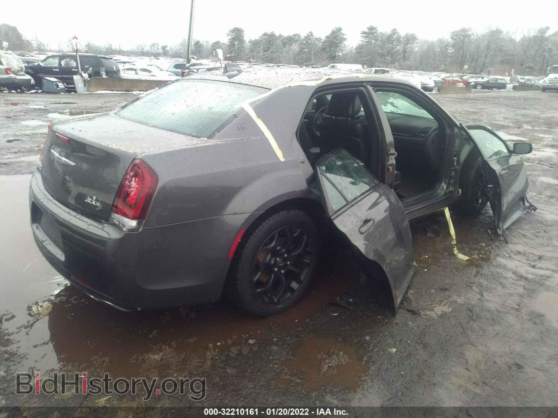 2019 CHRYSLER 300 - VIN: 2C3CCAGG5KH586081 - Фото 4