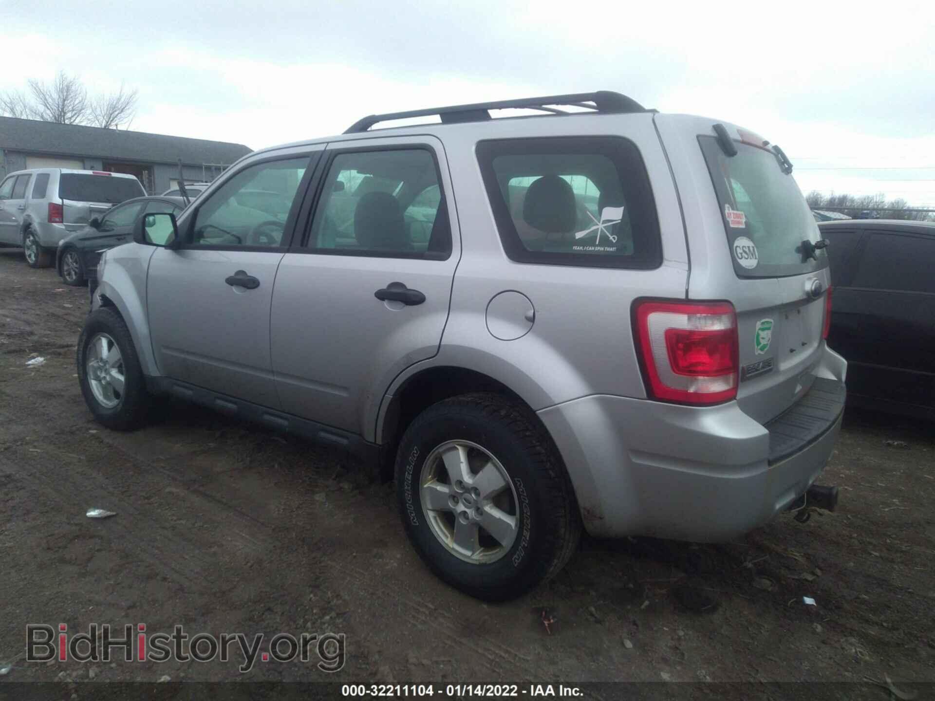 2010 FORD ESCAPE - VIN: 1FMCU0C71AKB30882 - Фото 3