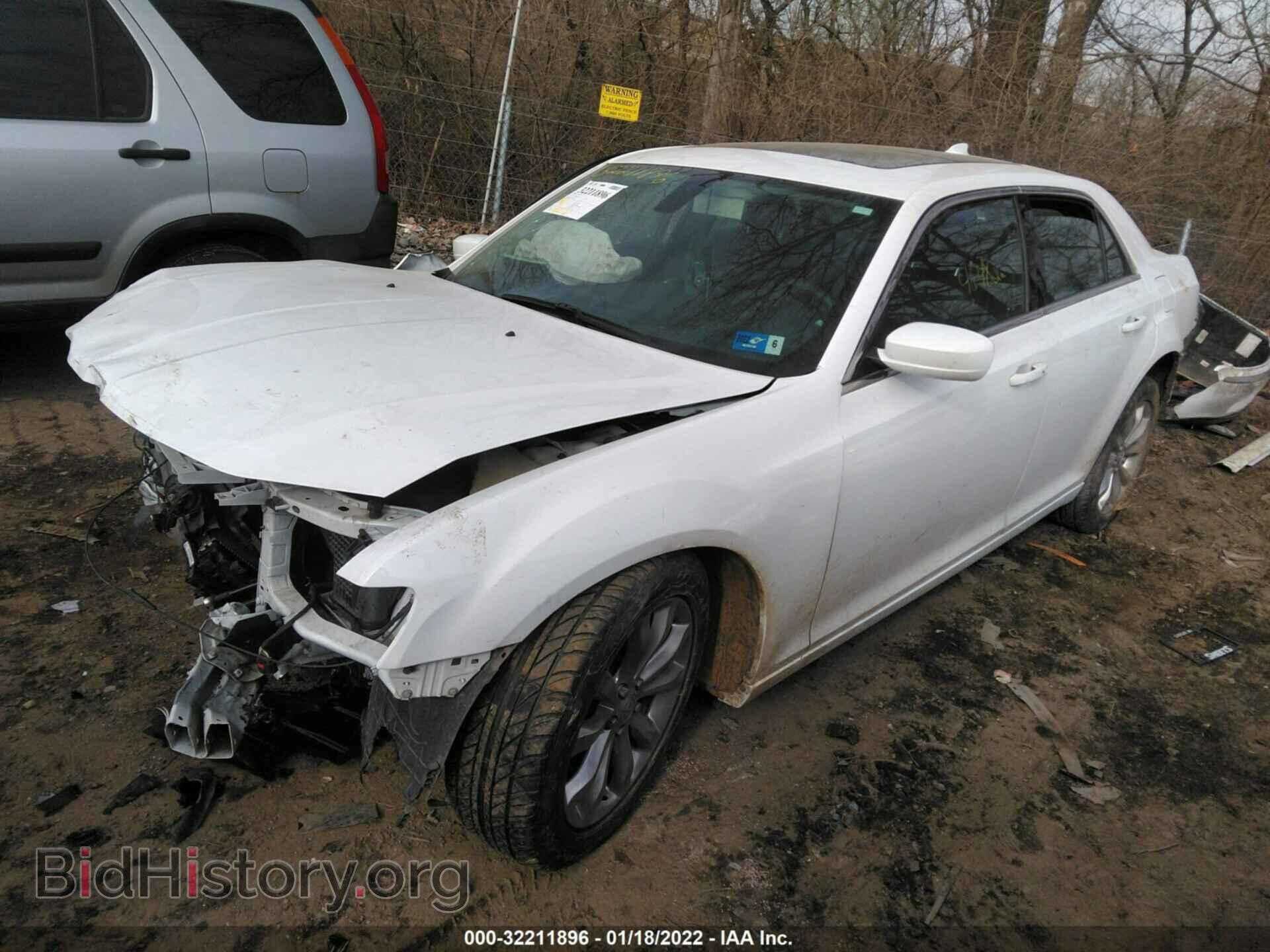 2017 CHRYSLER 300 - VIN: 2C3CCARGXHH631134 - Фото 2