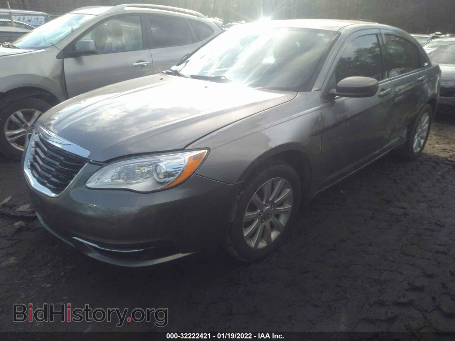 2013 CHRYSLER 200 - VIN: 1C3CCBBBXDN570521 - Фото 2