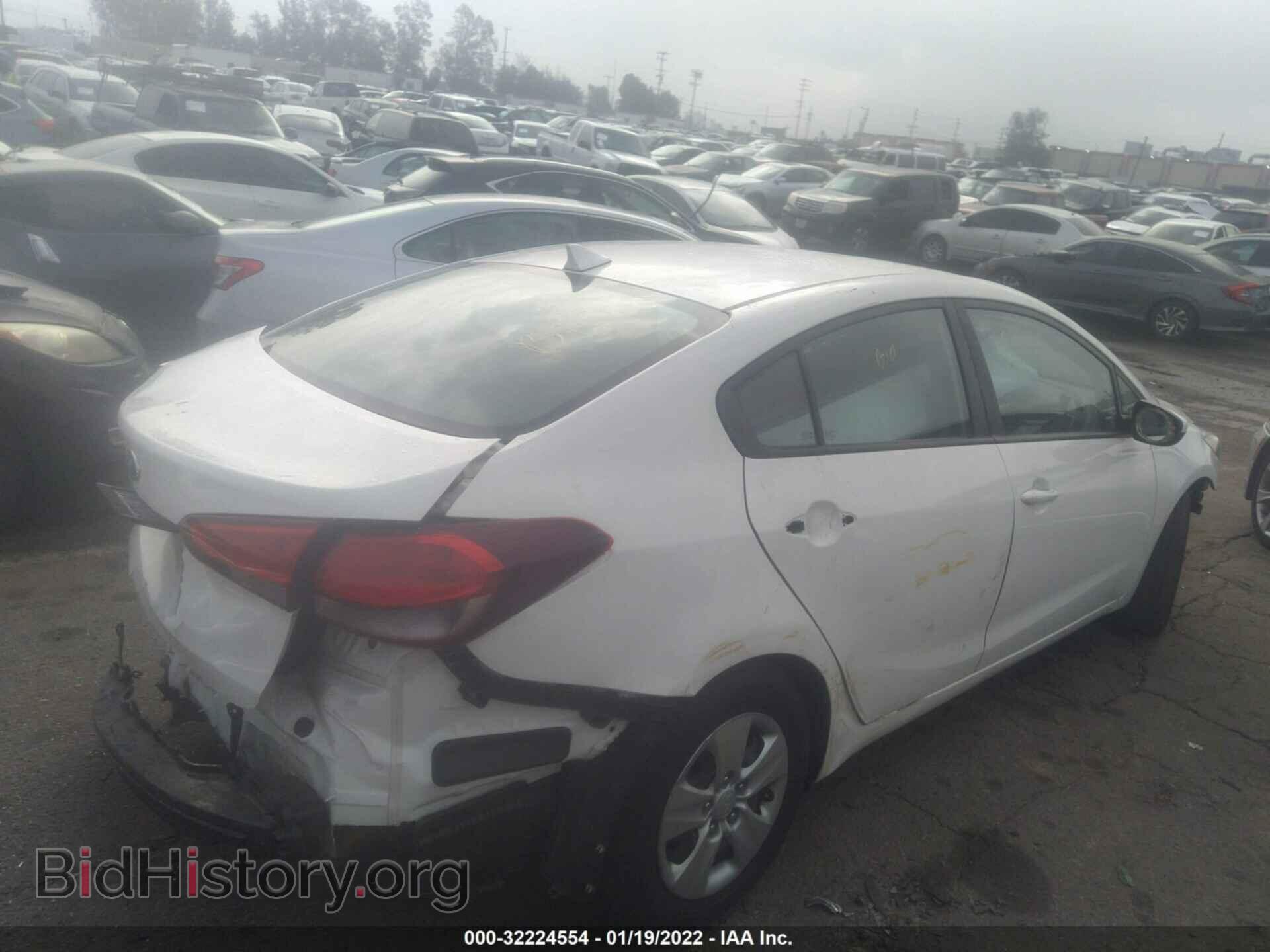 2017 KIA FORTE - VIN: 3KPFK4A76HE025317 - Photo 4