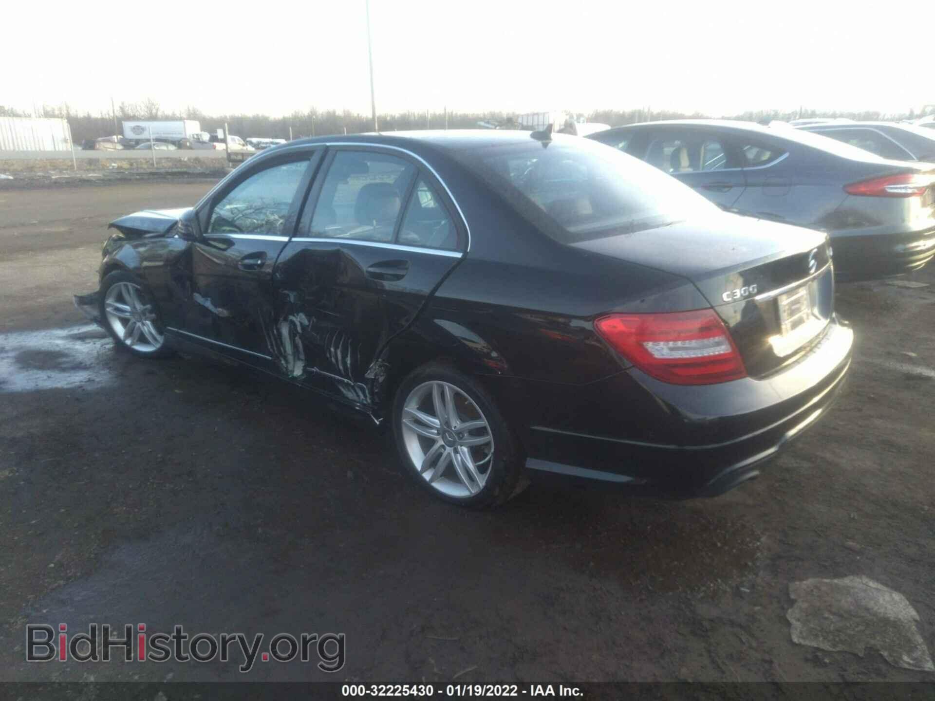 2012 MERCEDES-BENZ C-CLASS - VIN: WDDGF8BB2CR197088 - Фото 3