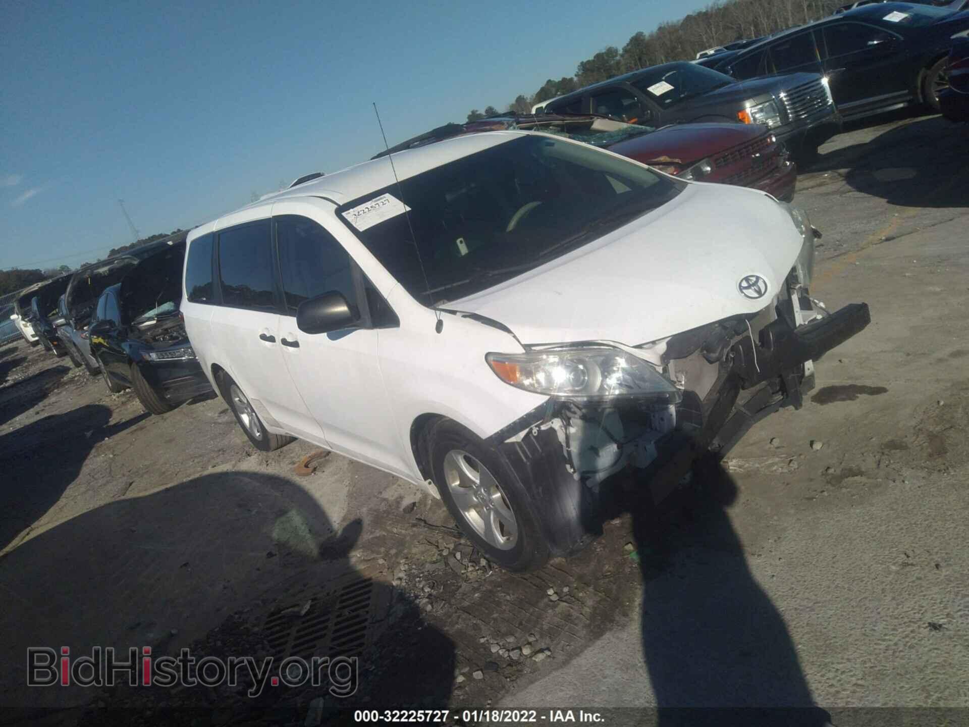 Фотография 5TDZK3DC8BS104436 - TOYOTA SIENNA 2011