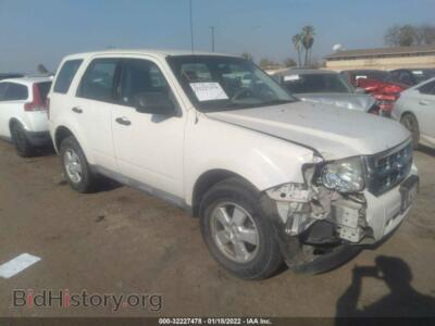 2010 Ford ESCAPE XLS, белый — VIN 1FMCU0C79AKA04432, IAAI