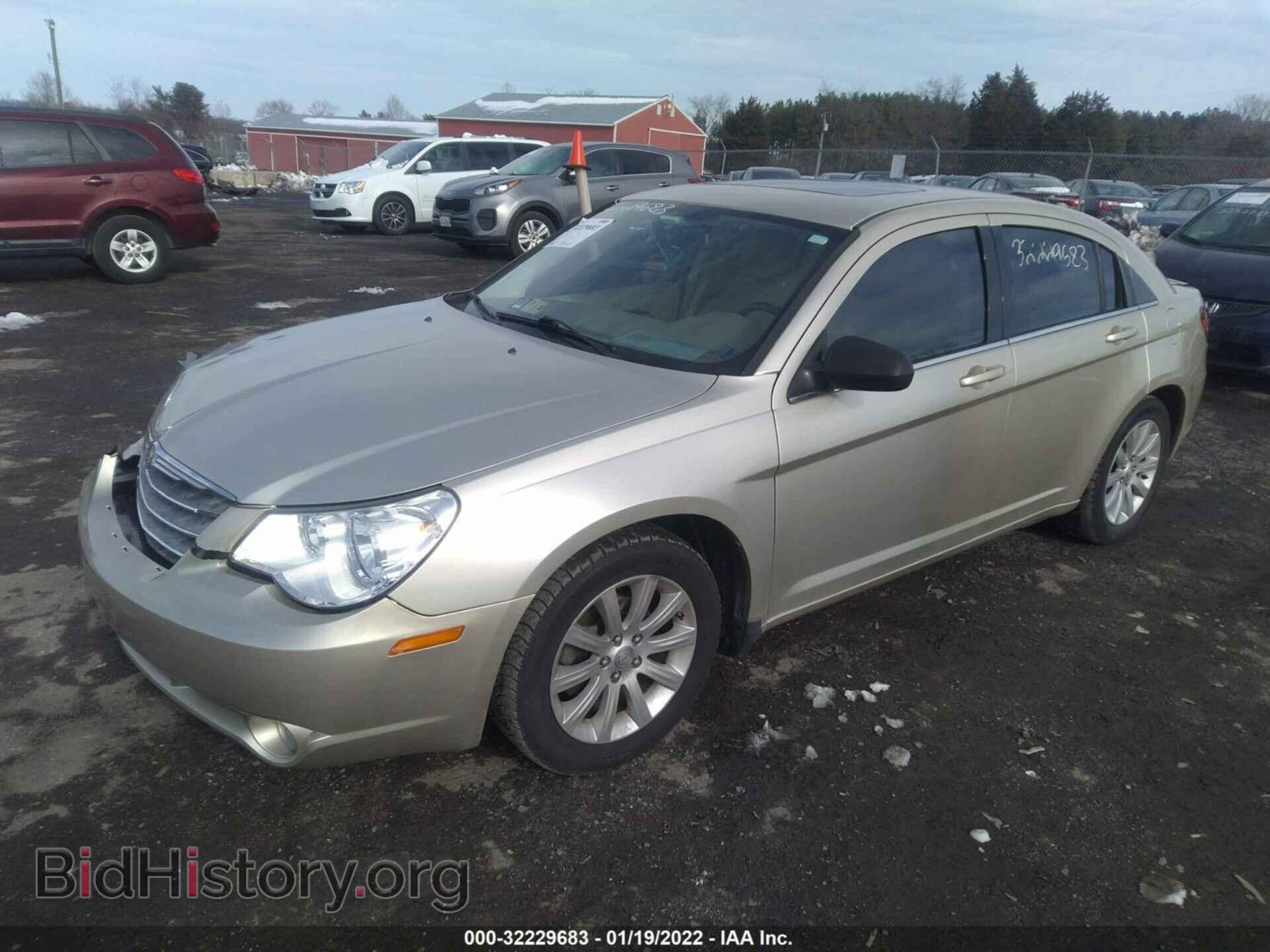 2010 CHRYSLER SEBRING - VIN: 1C3CC5FB3AN144807 - Фото 2