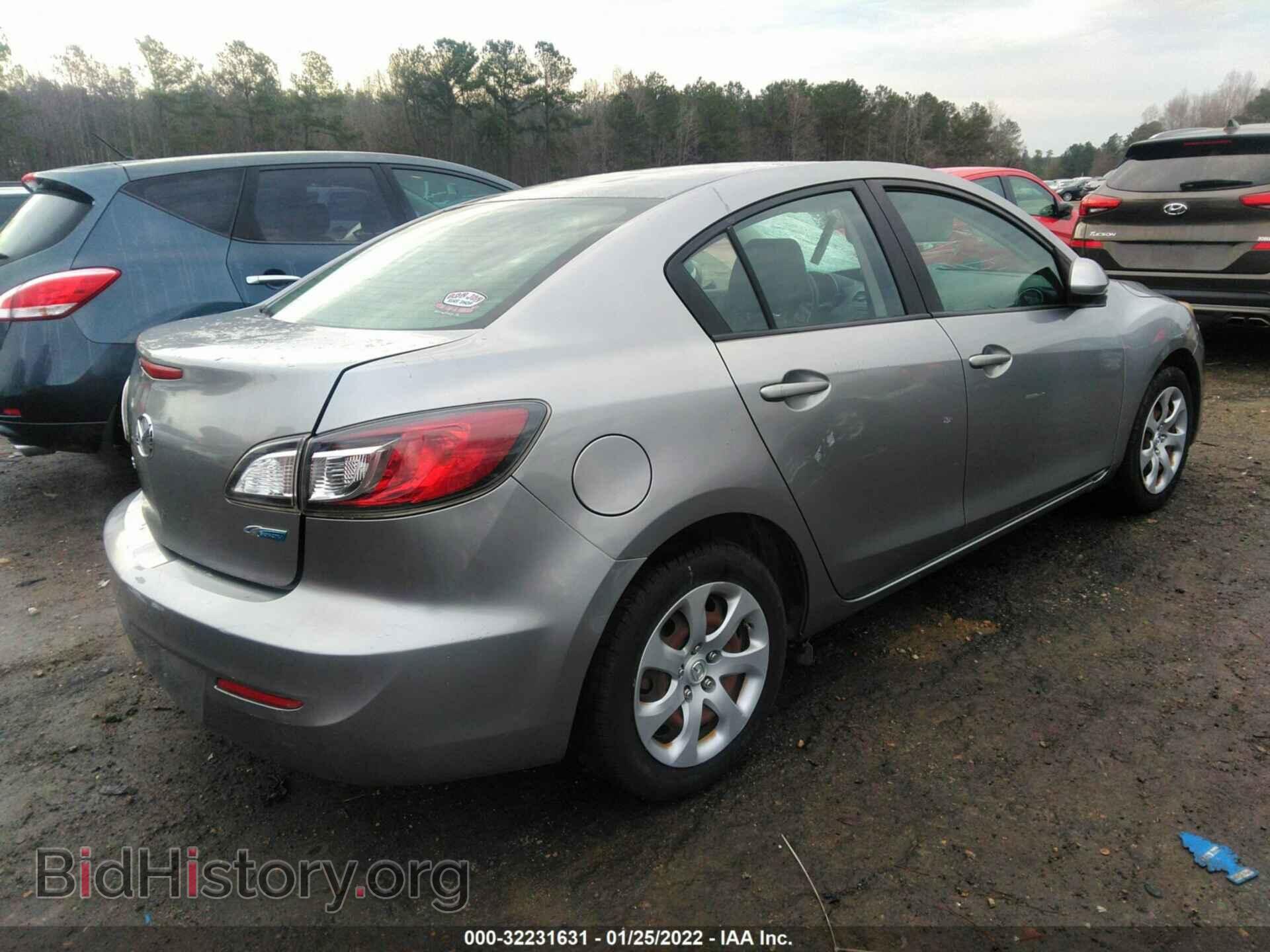 2013 MAZDA MAZDA3 - VIN: JM1BL1U76D1717998 - Фото 4
