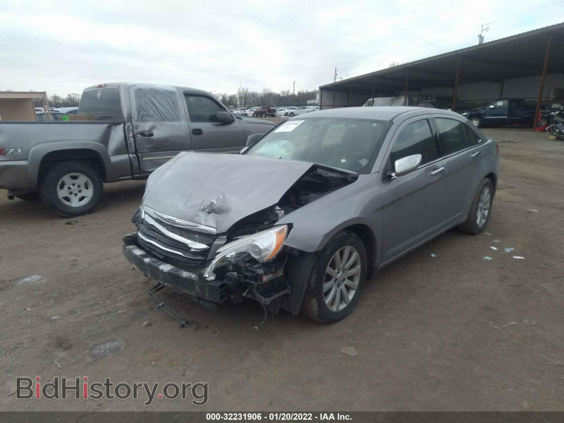 2013 CHRYSLER 200 - VIN: 1C3CCBCG2DN718199 - Фото 2
