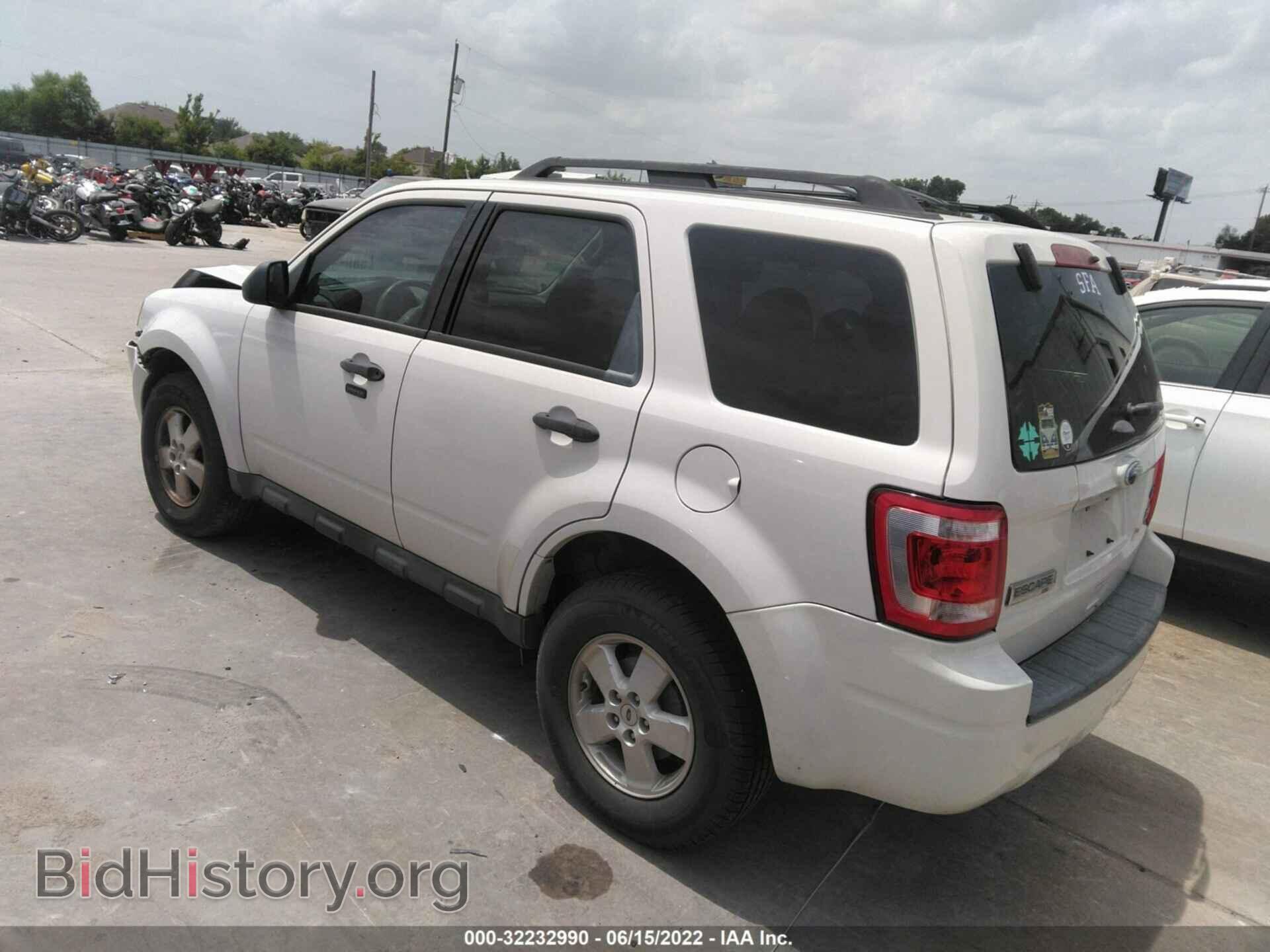2011 FORD ESCAPE - VIN: 1FMCU0DG8BKB23654 - Фото 3