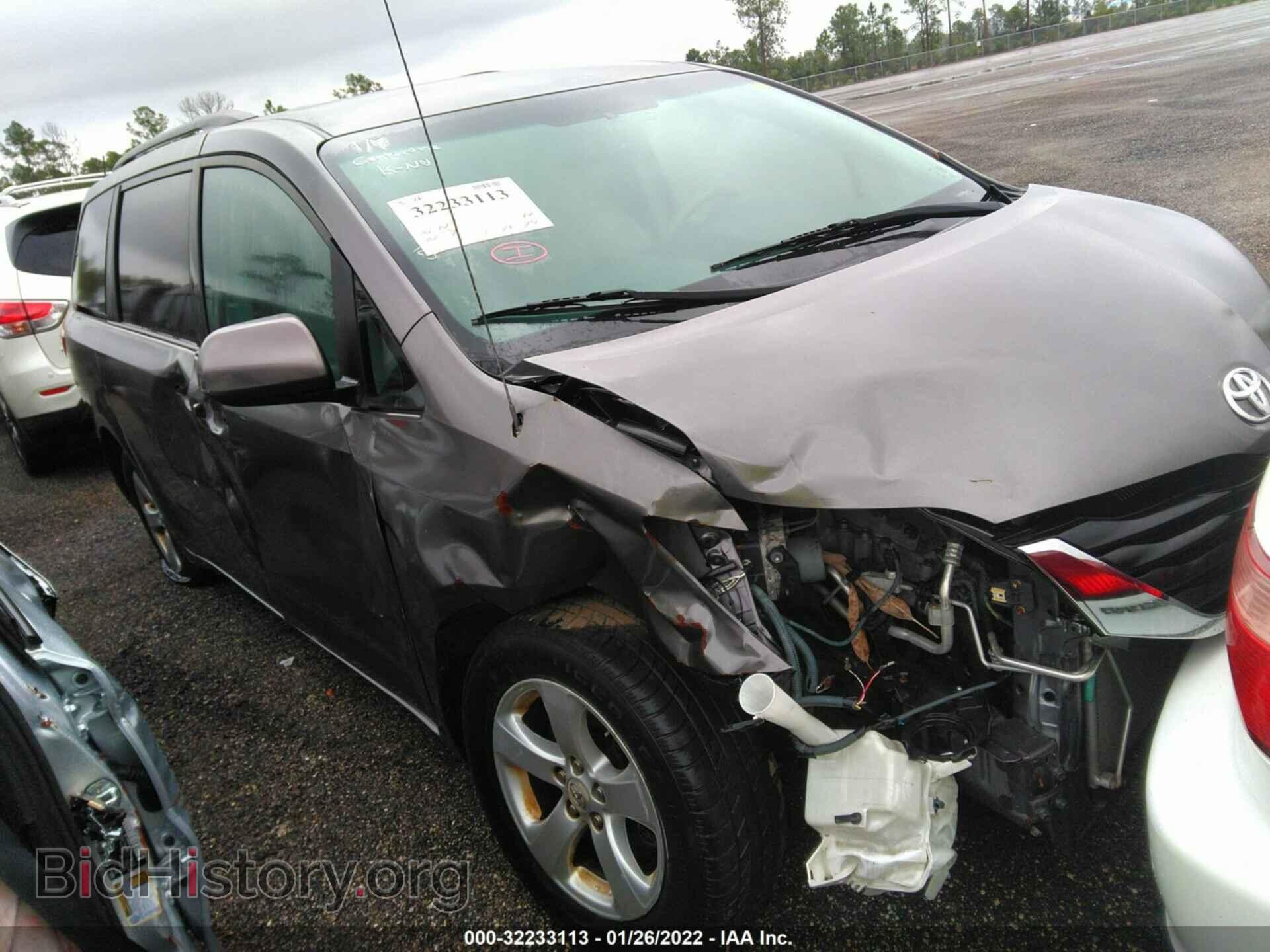 Photo 5TDKK3DC8DS287079 - TOYOTA SIENNA 2013