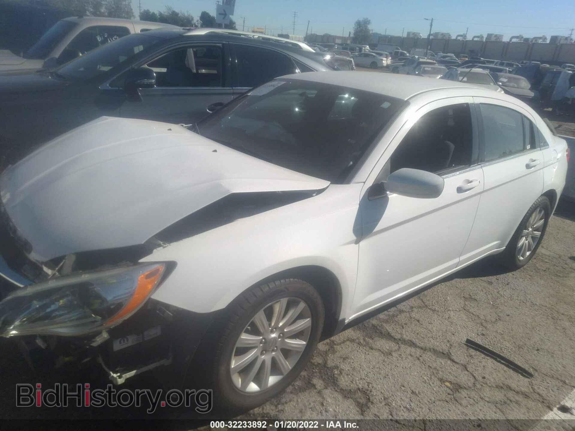 2013 CHRYSLER 200 - VIN: 1C3CCBBG7DN623848 - Фото 2