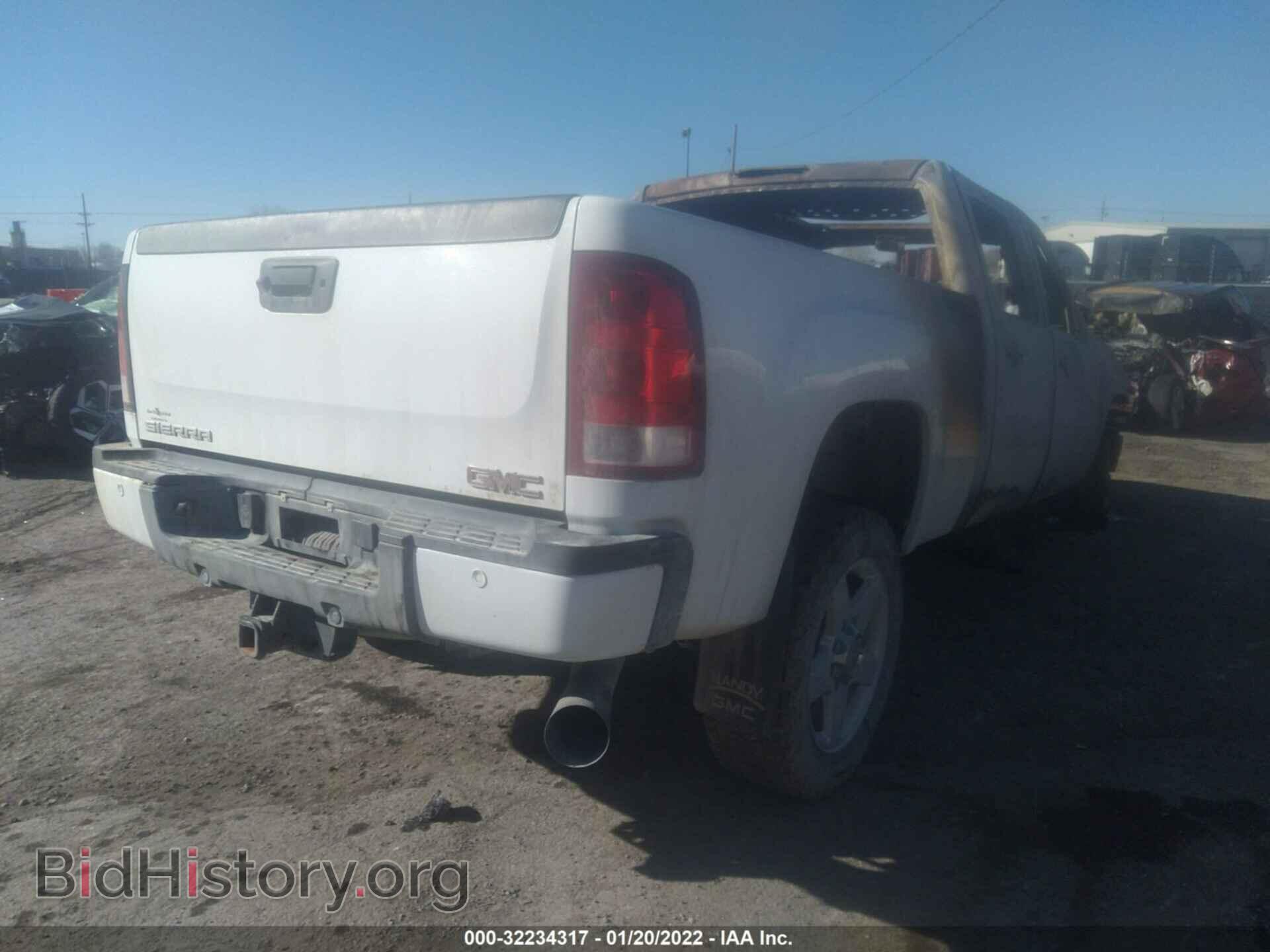 2014 GMC SIERRA 2500HD - VIN: 1GT125E80EF189375 - Фото 4