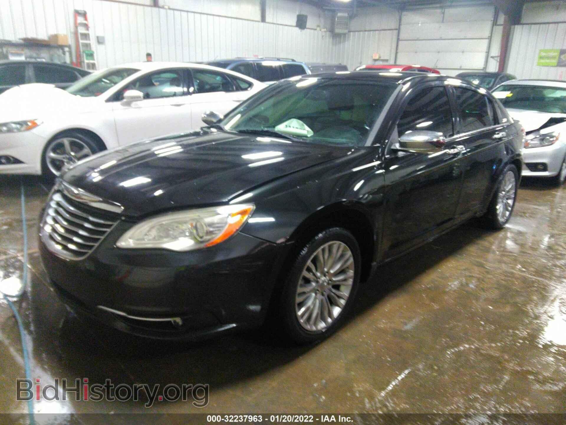 2011 CHRYSLER 200 - VIN: 1C3BC2FG2BN517746 - Фото 2