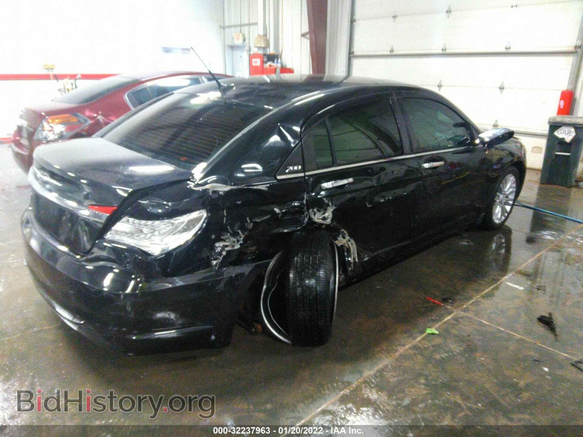 2011 CHRYSLER 200 - VIN: 1C3BC2FG2BN517746 - Фото 4