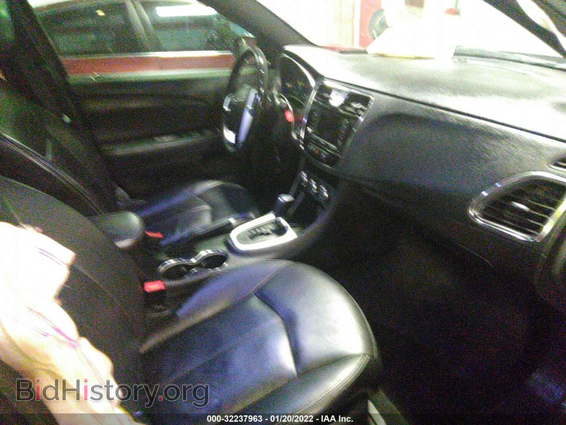 2011 CHRYSLER 200 - VIN: 1C3BC2FG2BN517746 - Фото 5