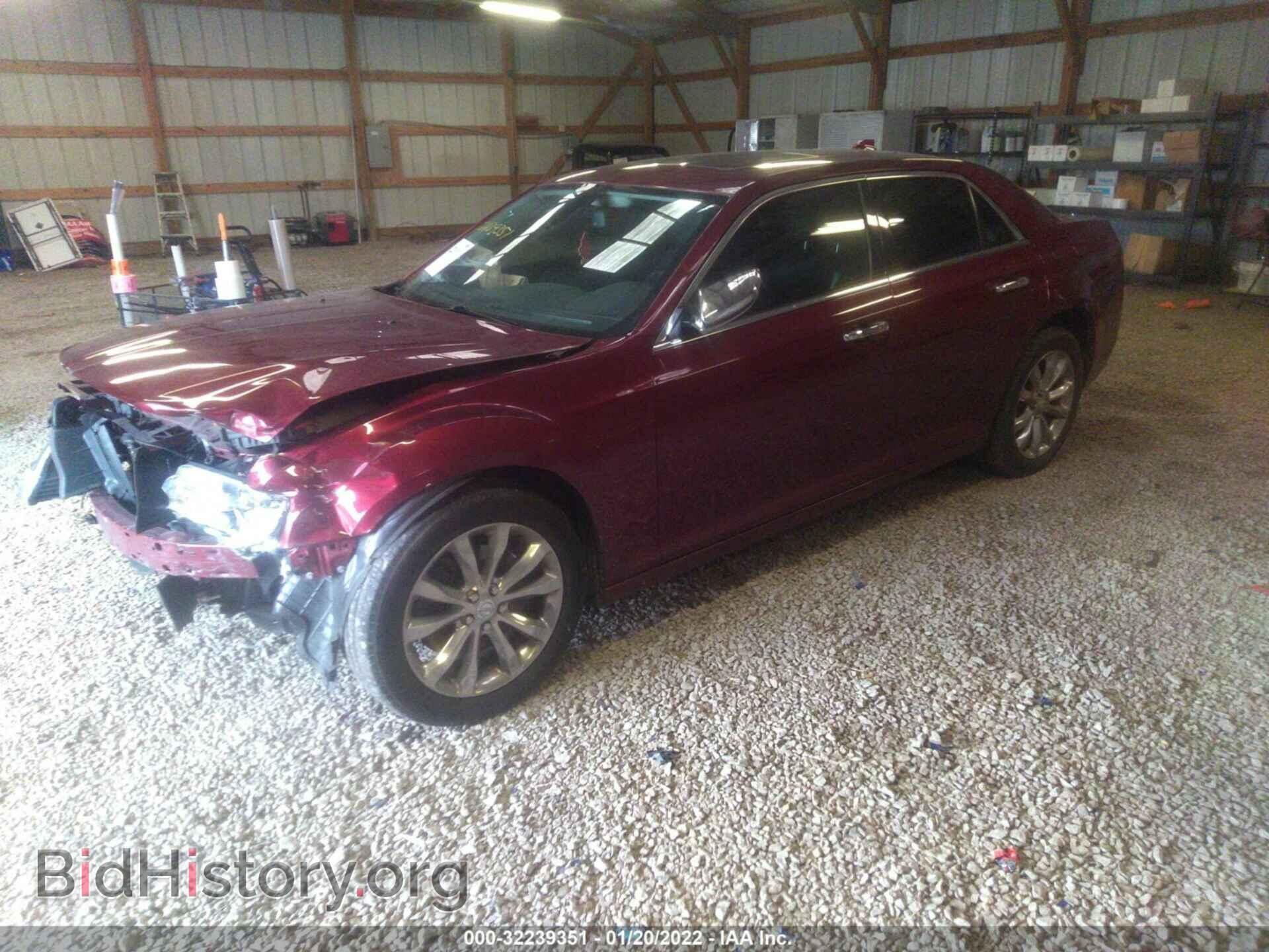 2019 CHRYSLER 300 - VIN: 2C3CCAKG2KH586577 - Фото 2