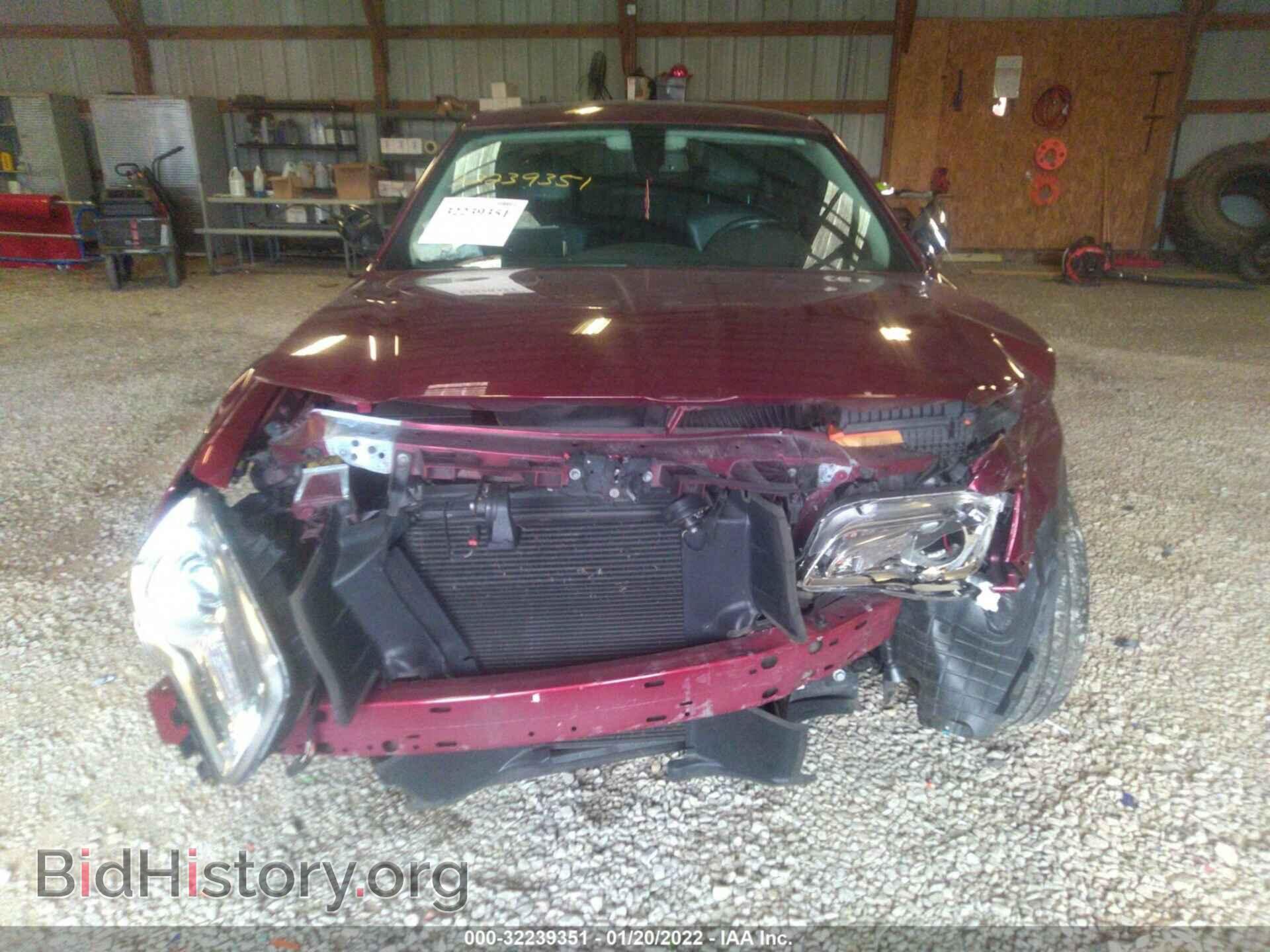 2019 CHRYSLER 300 - VIN: 2C3CCAKG2KH586577 - Фото 6