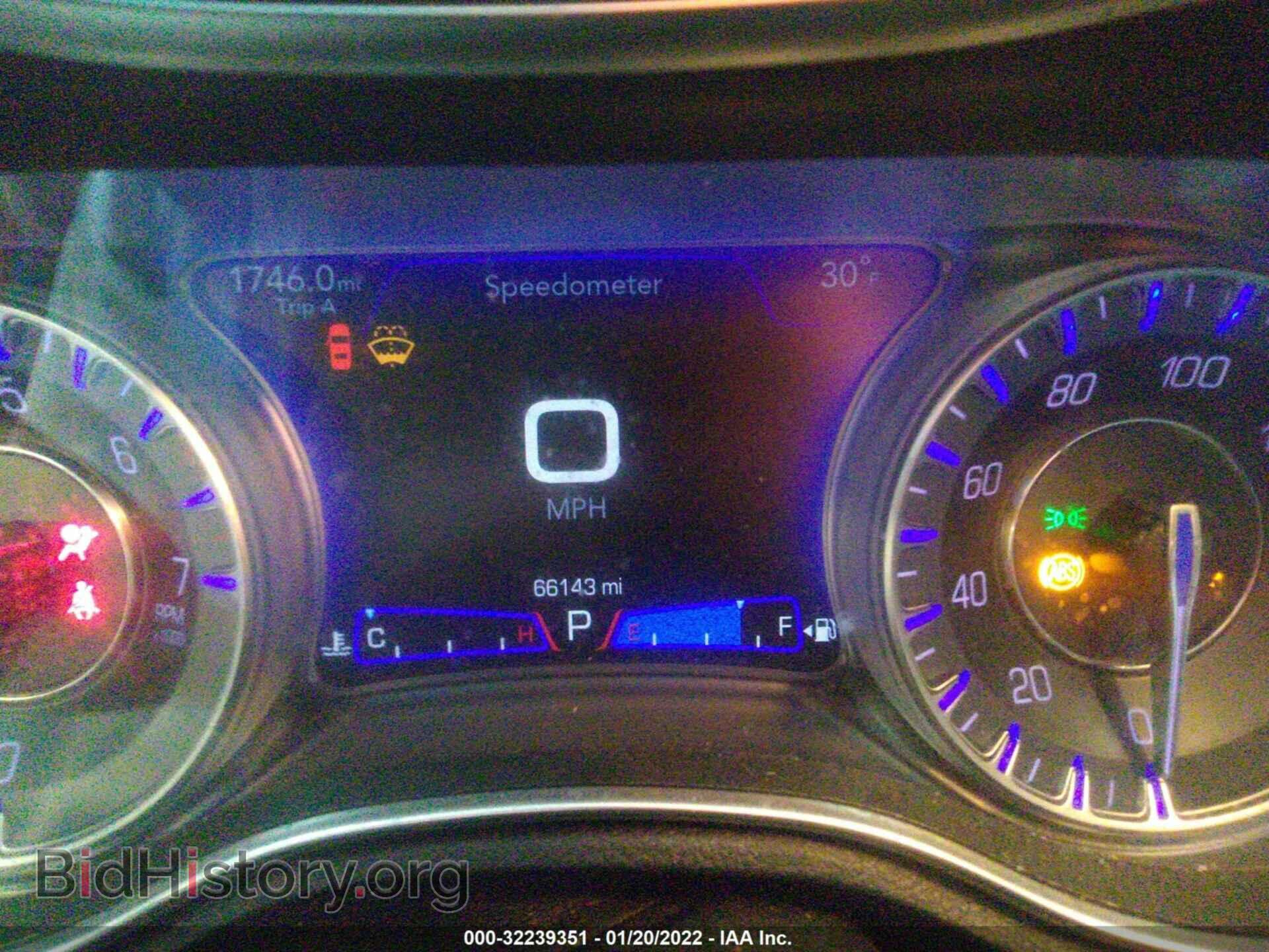 2019 CHRYSLER 300 - VIN: 2C3CCAKG2KH586577 - Фото 7
