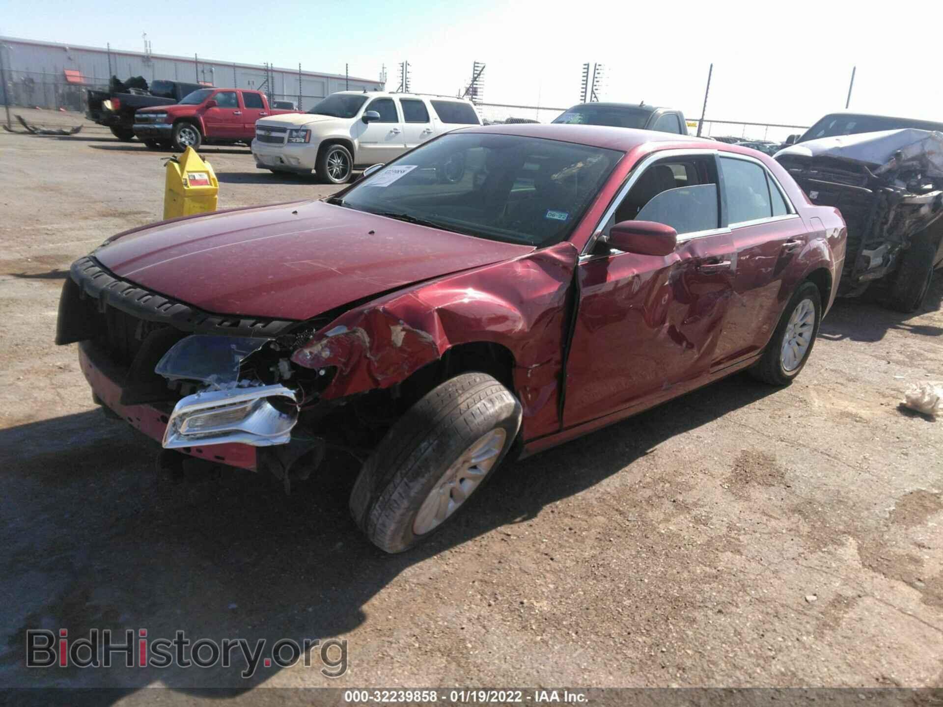 2014 CHRYSLER 300 - VIN: 2C3CCAAG2EH372968 - Фото 2