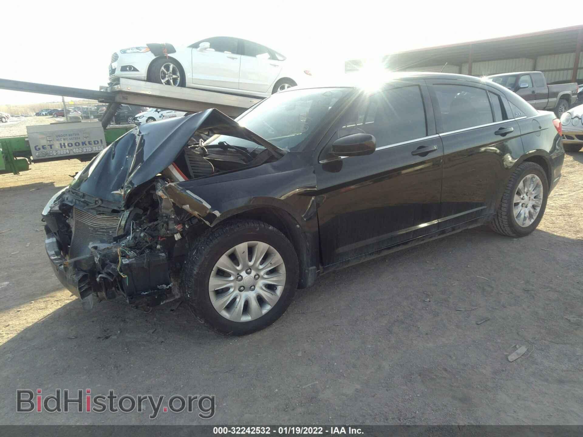 2013 CHRYSLER 200 - VIN: 1C3CCBAB8DN642088 - Фото 2