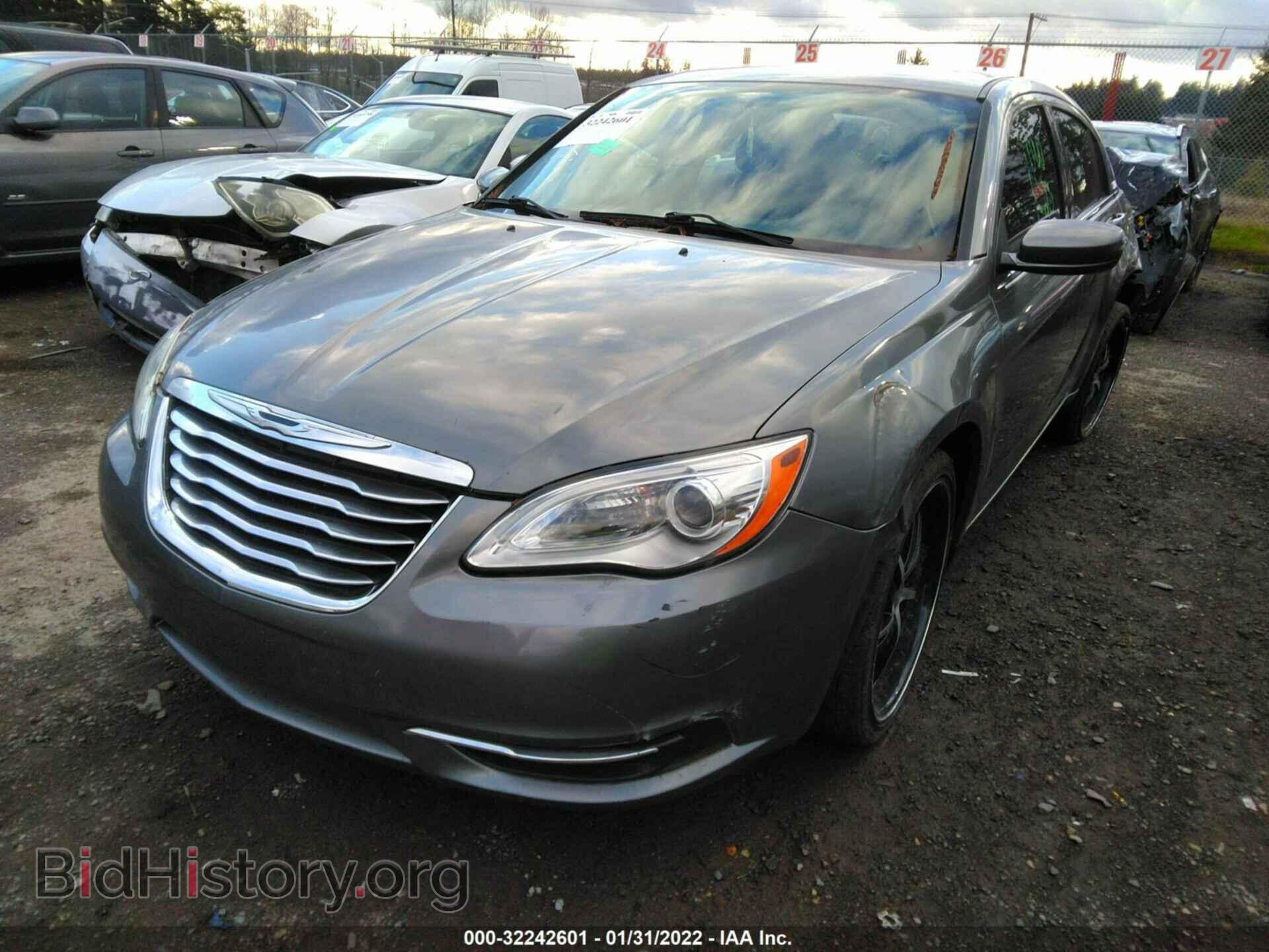 2013 CHRYSLER 200 - VIN: 1C3CCBAB6DN639903 - Фото 2