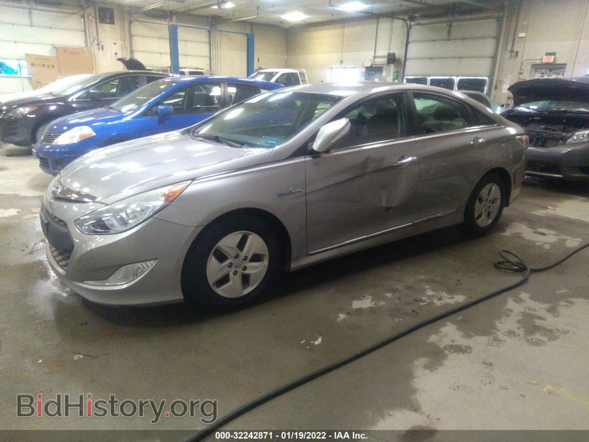 2011 HYUNDAI SONATA - VIN: KMHEC4A45BA006357 - Photo 2