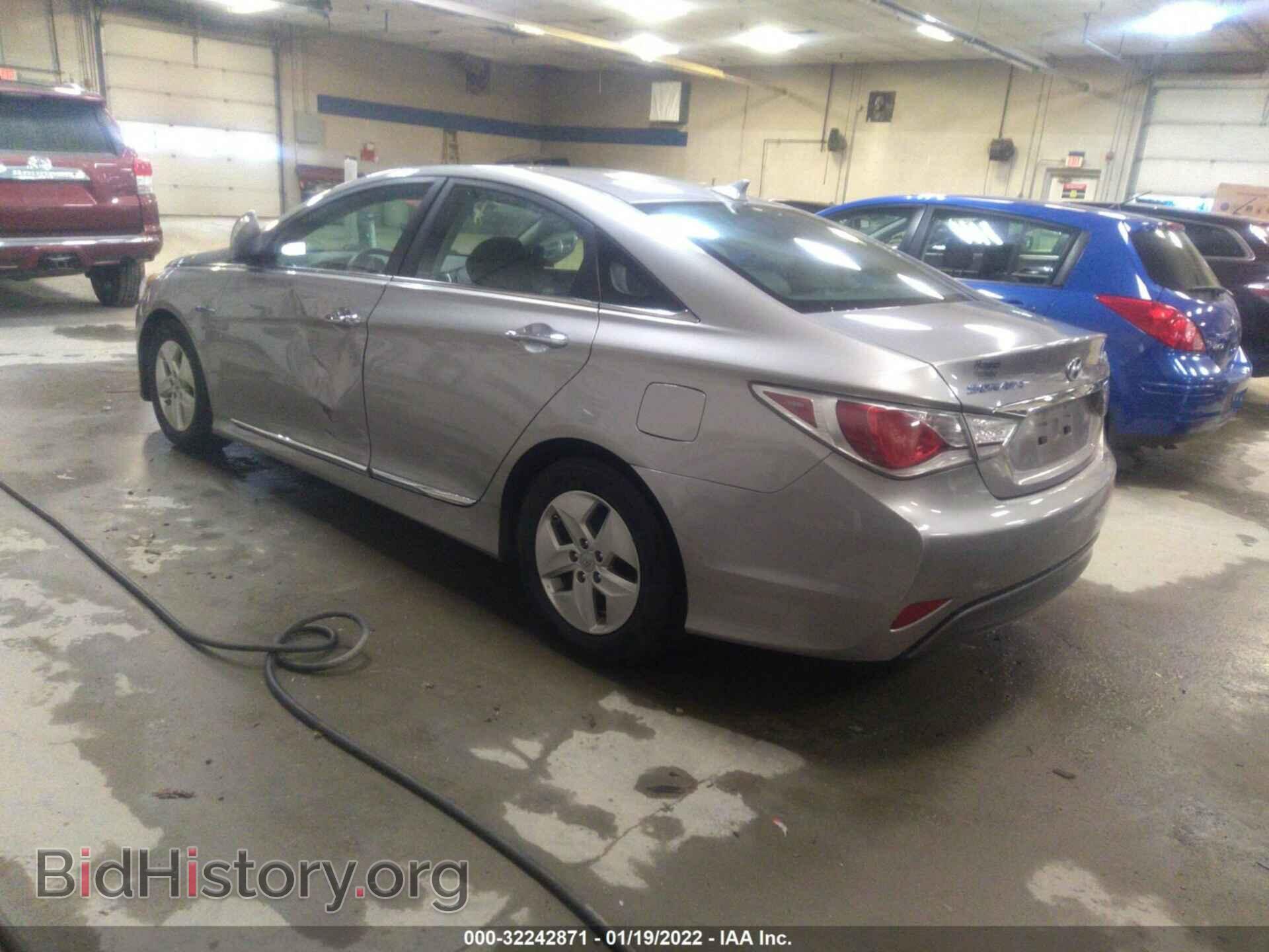 2011 HYUNDAI SONATA - VIN: KMHEC4A45BA006357 - Photo 3