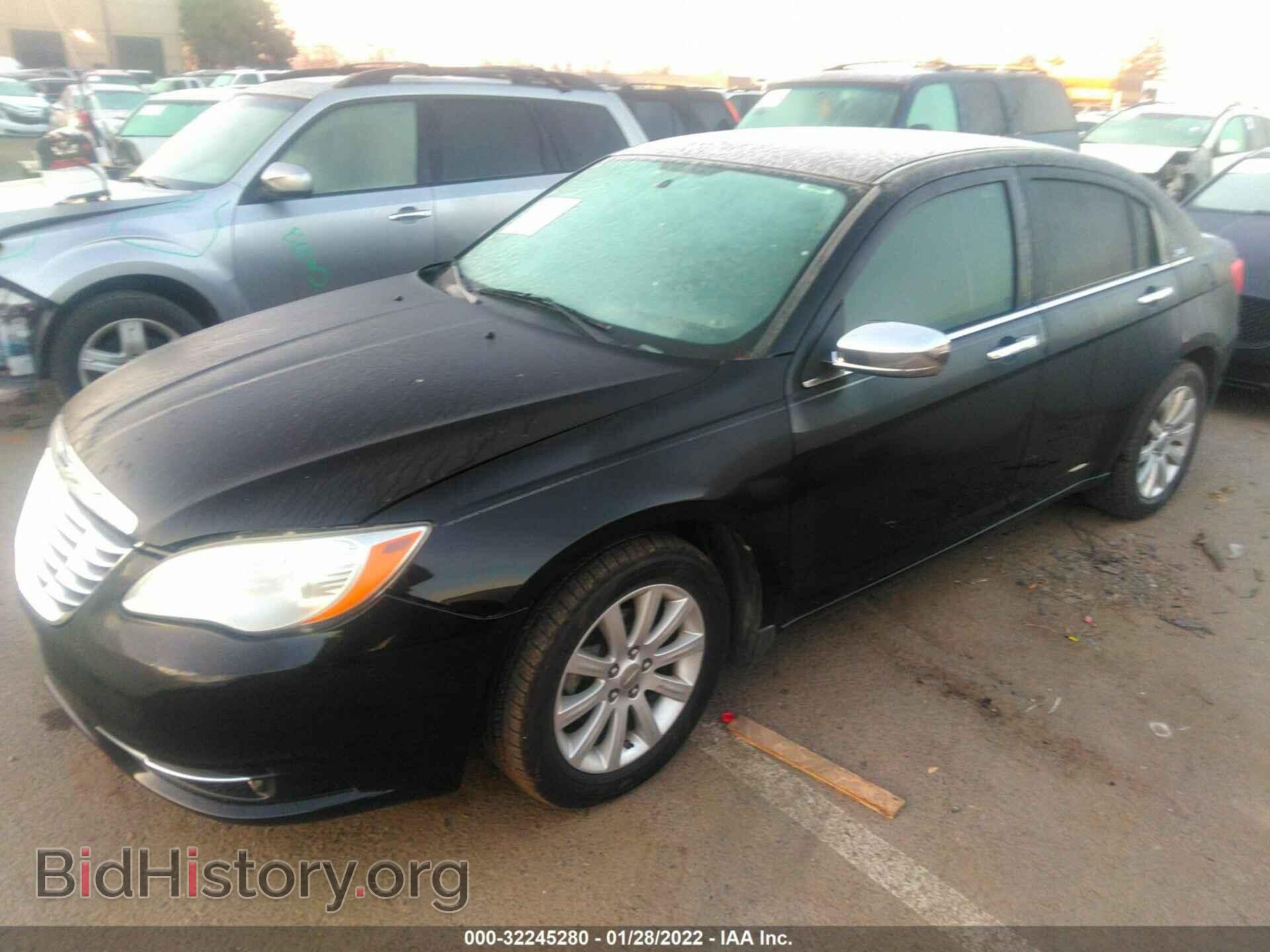 2013 CHRYSLER 200 - VIN: 1C3CCBCG6DN527790 - Фото 2