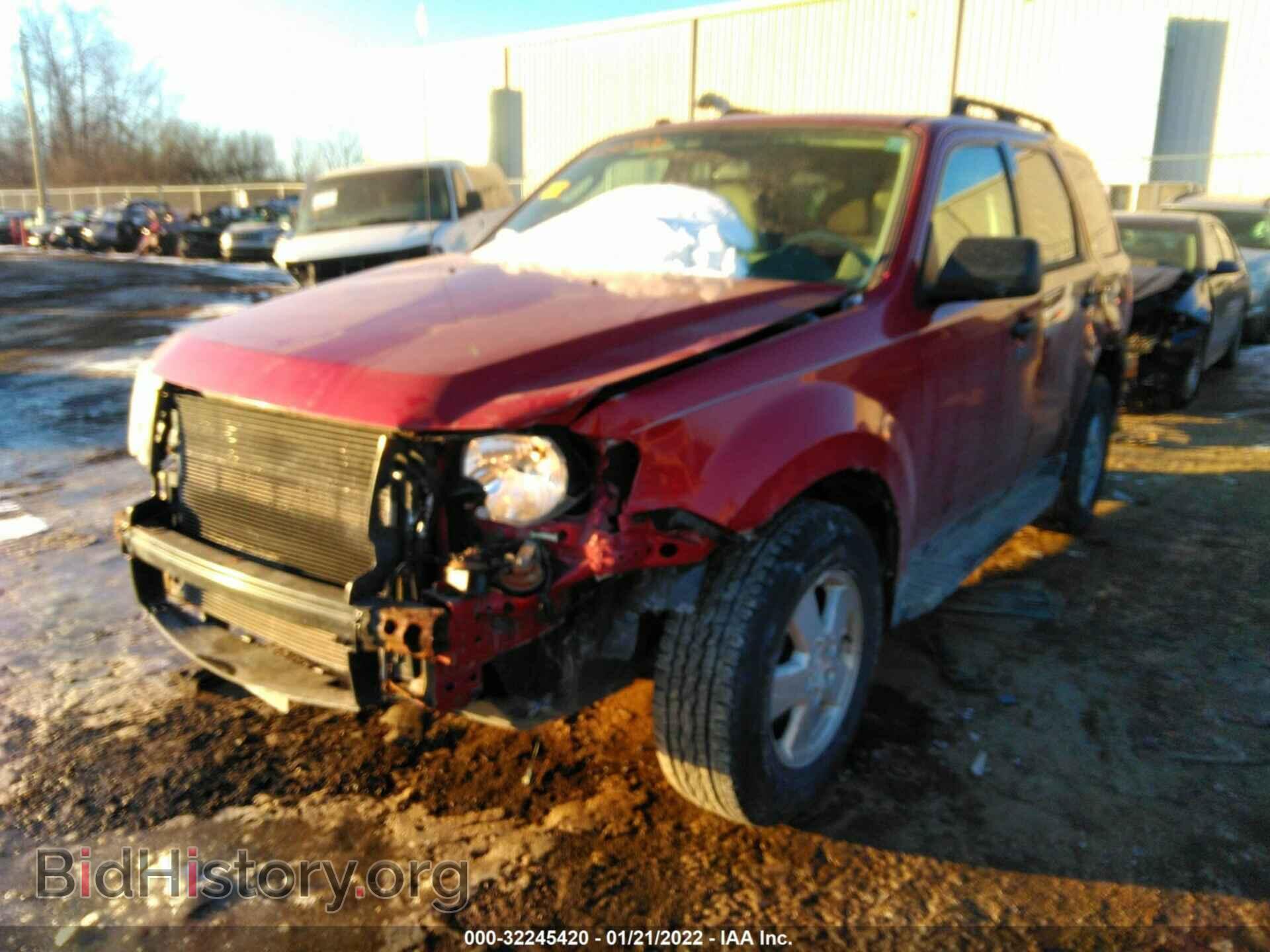 2011 FORD ESCAPE - VIN: 1FMCU9D76BKC37334 - Фото 2