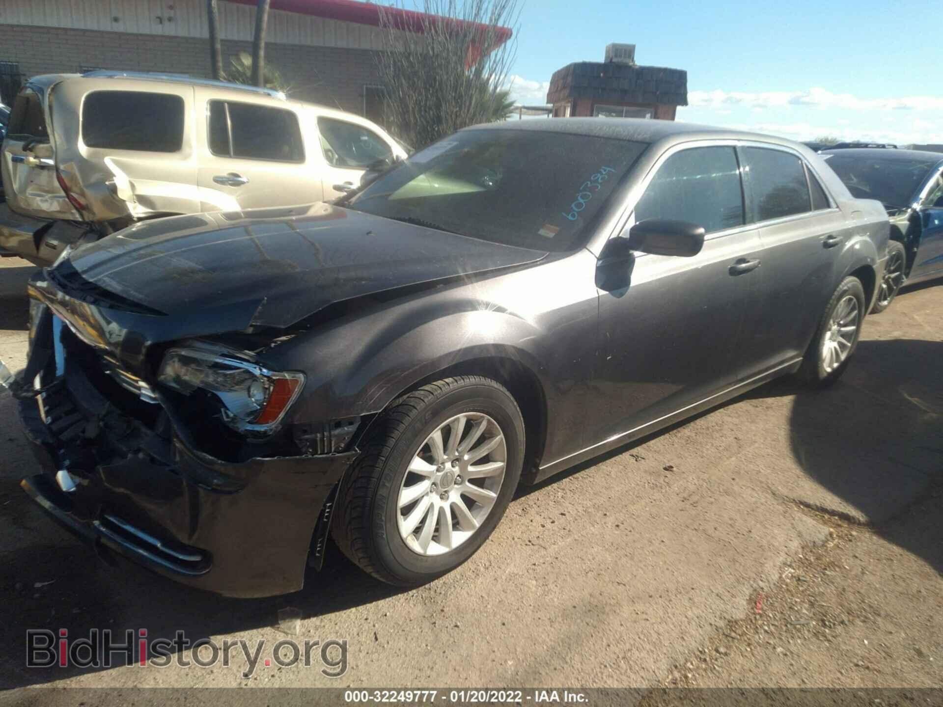 2013 CHRYSLER 300 - VIN: 2C3CCAAG2DH600384 - Фото 2