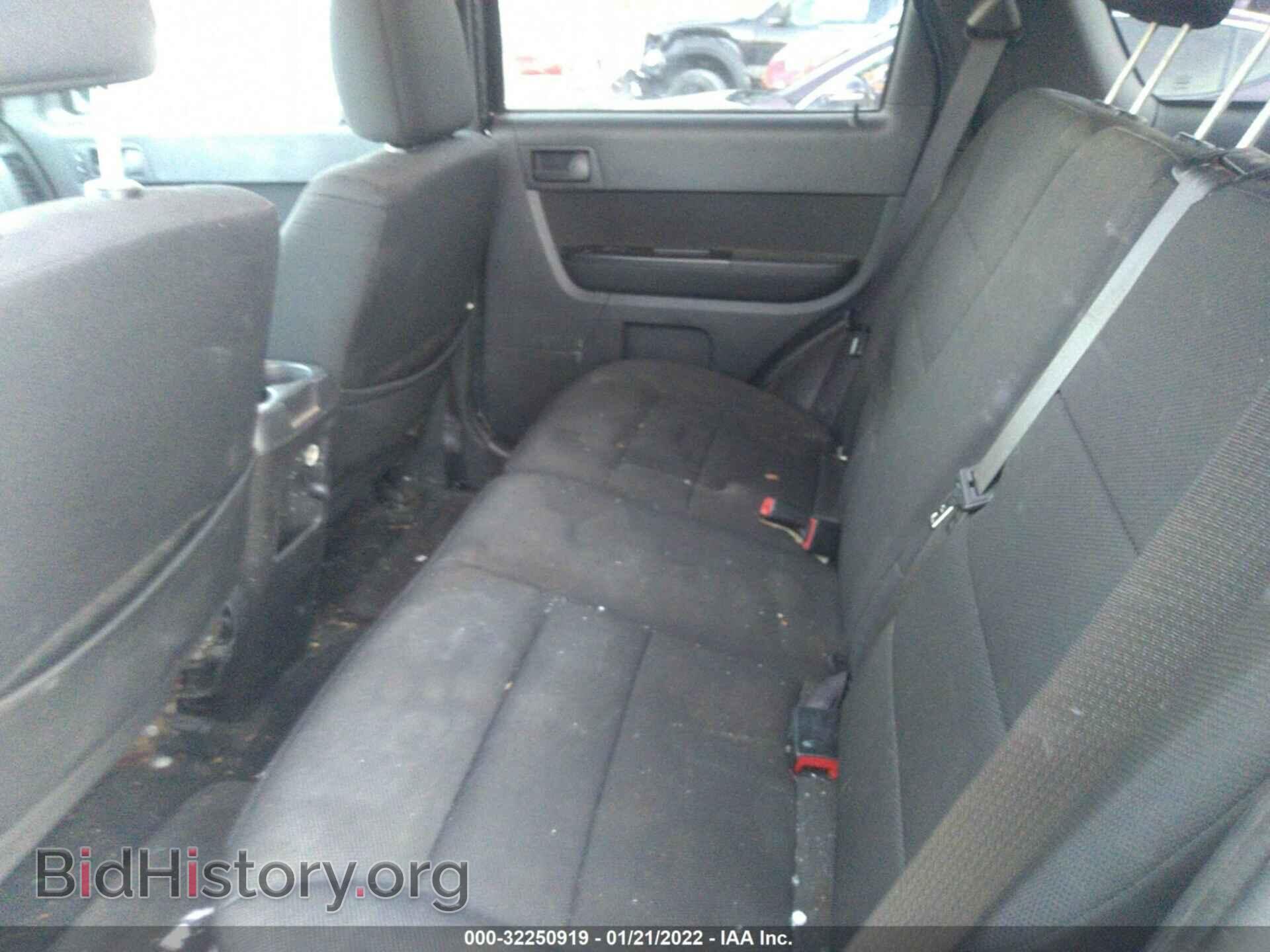 2010 FORD ESCAPE - VIN: 1FMCU9D77AKB08596 - Photo 8