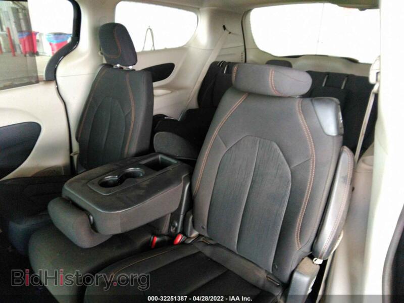 2018 Chrysler PACIFICA (VIN 2C4RC1FG9JR125577) — photo 8 of 15