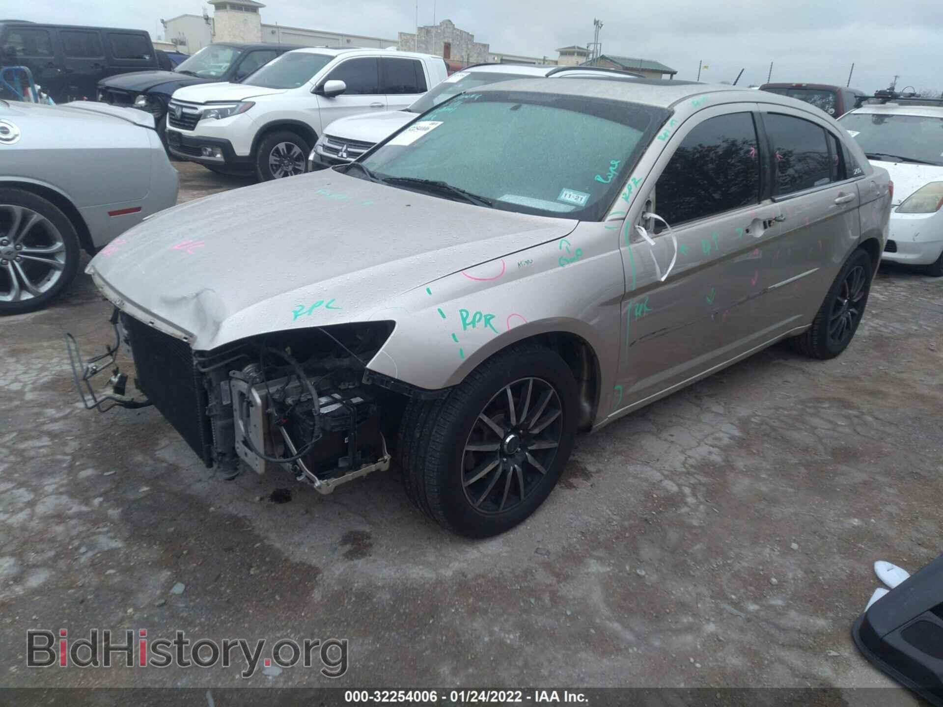 2013 CHRYSLER 200 - VIN: 1C3CCBBG4DN660064 - Photo 2