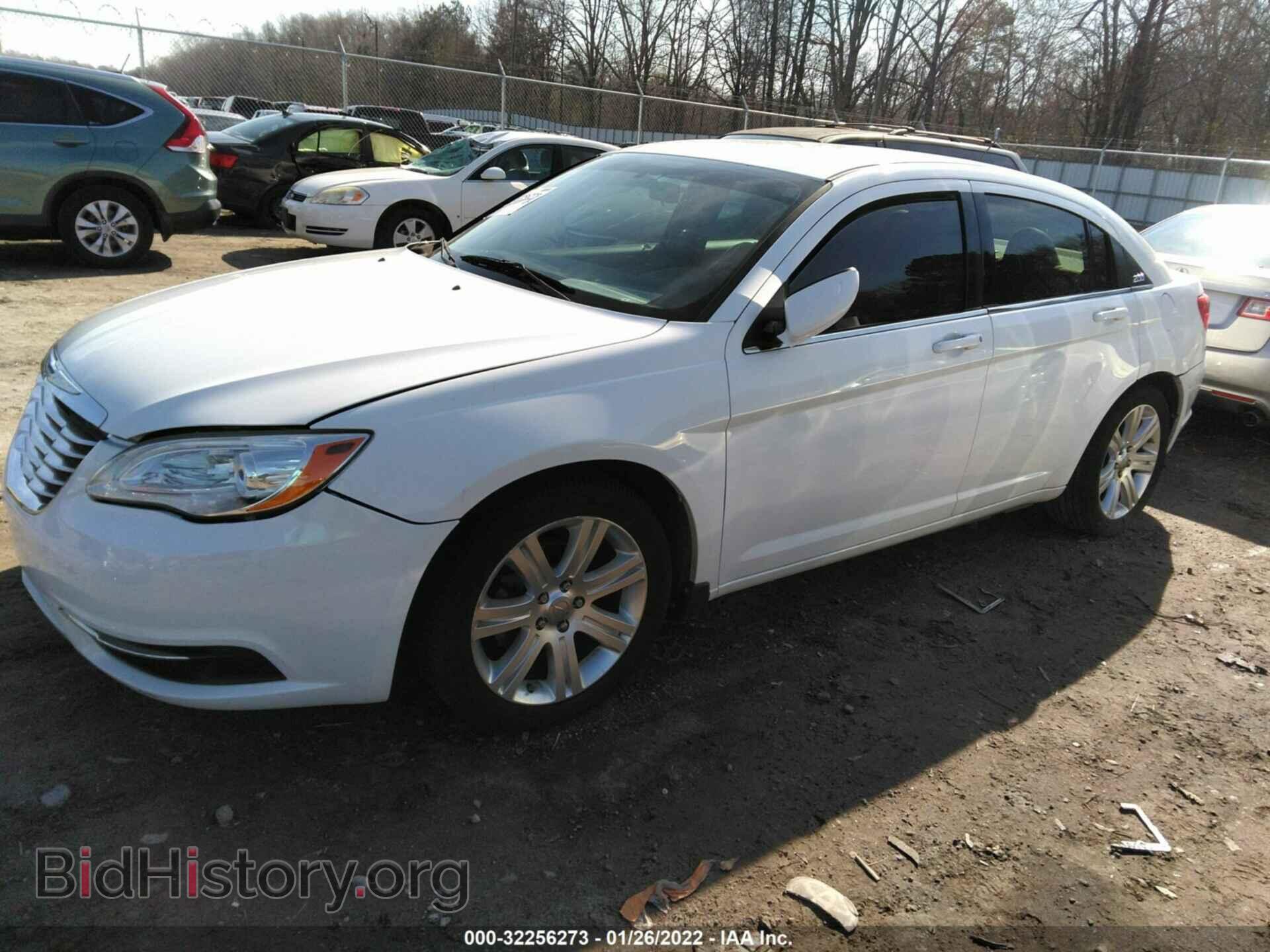 2013 CHRYSLER 200 - VIN: 1C3CCBAB5DN647569 - Фото 2