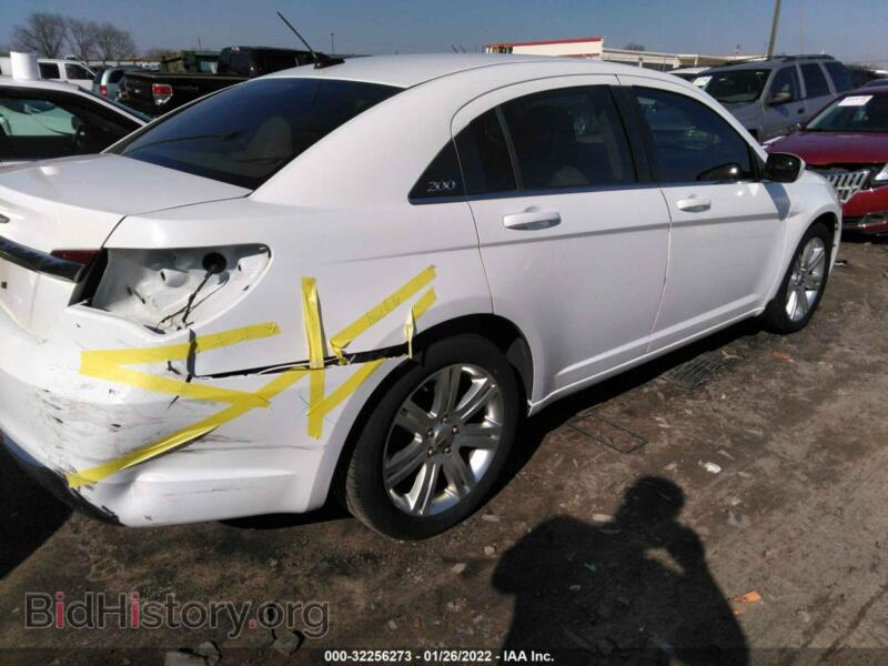 2013 Chrysler 200 (VIN 1C3CCBAB5DN647569) — фото 4 из 11