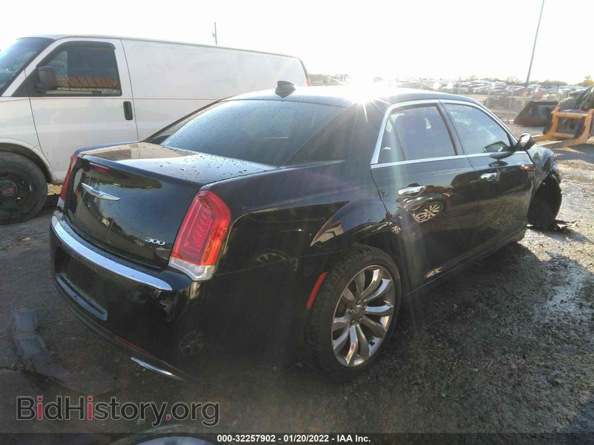 2019 CHRYSLER 300 - VIN: 2C3CCAEG8KH689630 - Фото 4