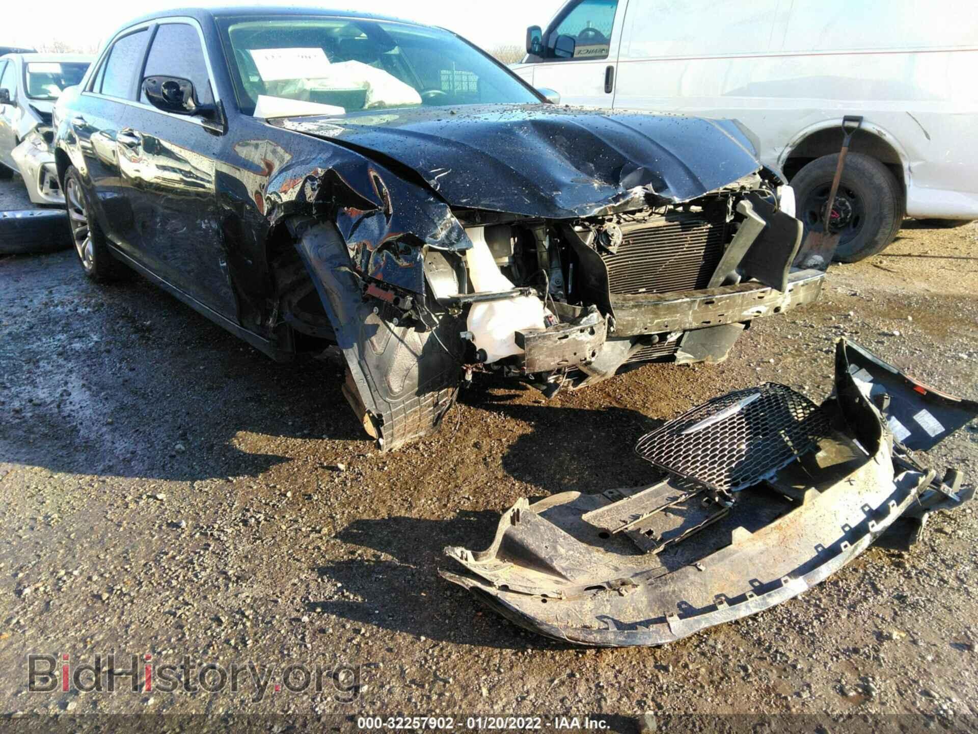 2019 CHRYSLER 300 - VIN: 2C3CCAEG8KH689630 - Фото 6
