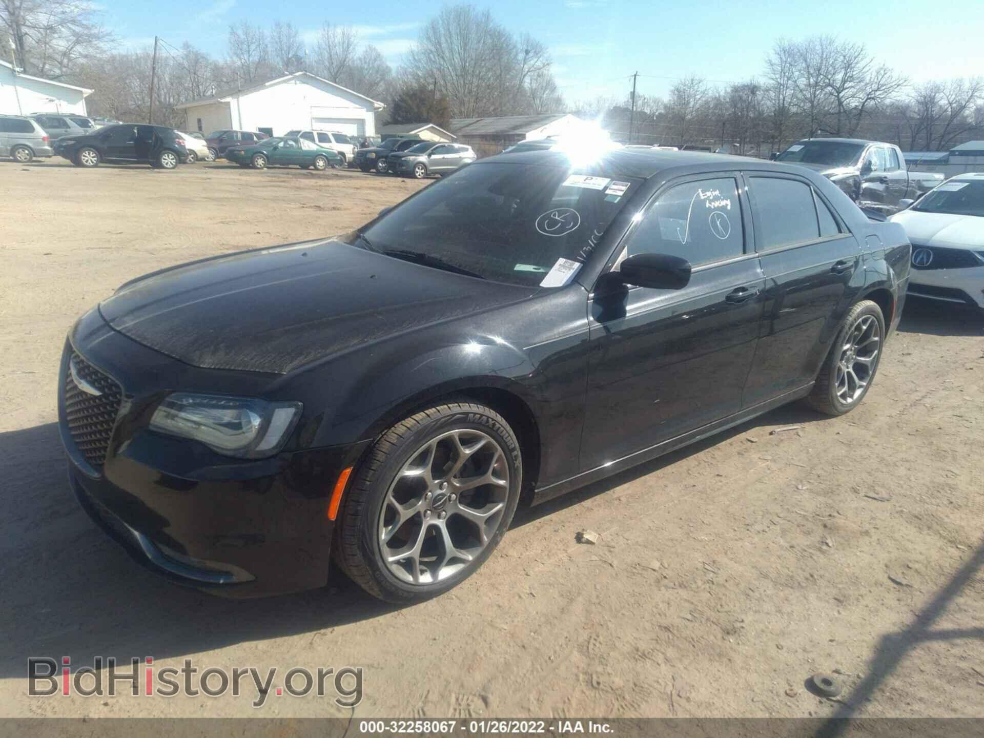 2016 CHRYSLER 300 - VIN: 2C3CCABT1GH141980 - Фото 2