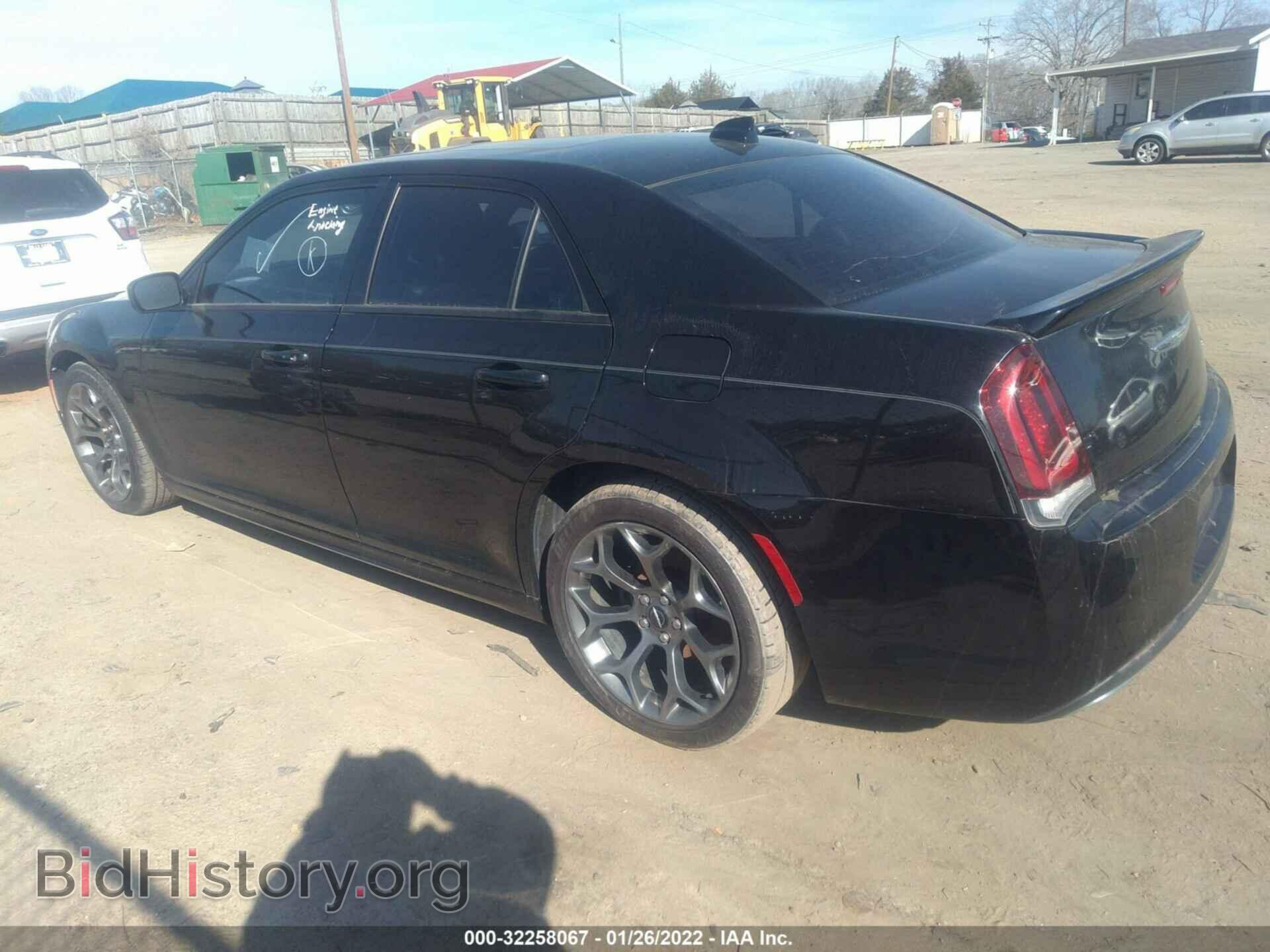 2016 CHRYSLER 300 - VIN: 2C3CCABT1GH141980 - Фото 3