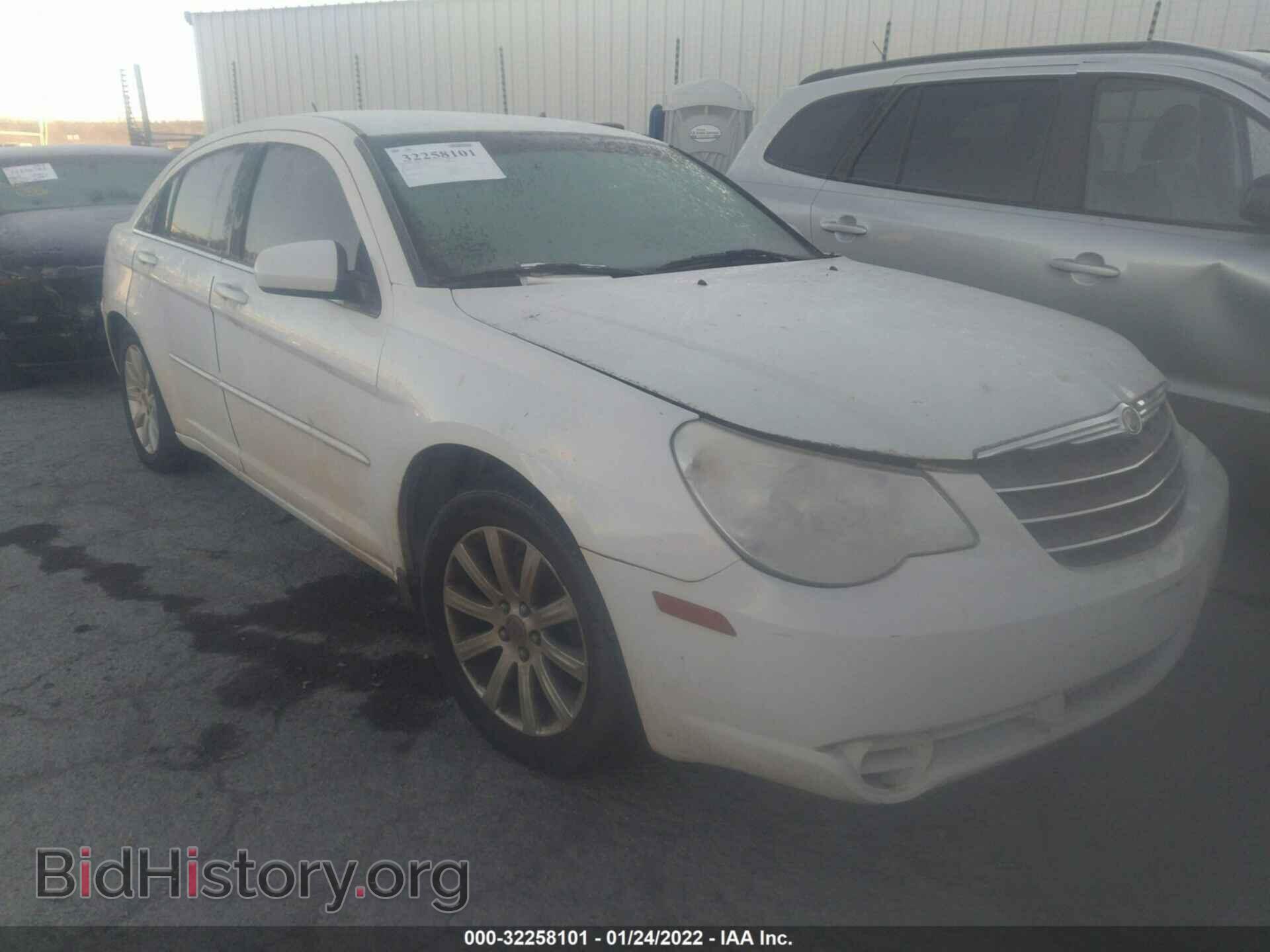 Photo 1C3CC5FB7AN141165 - CHRYSLER SEBRING 2010