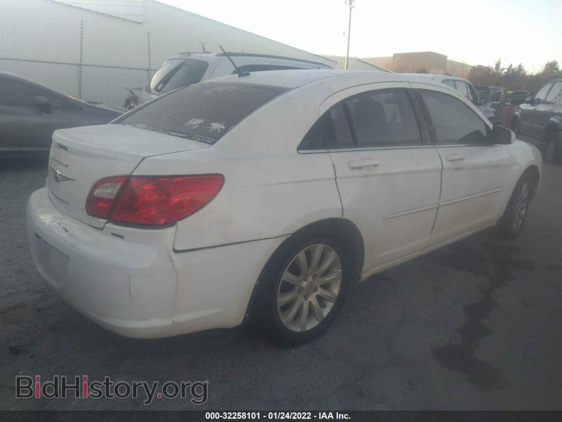 2010 CHRYSLER SEBRING - VIN: 1C3CC5FB7AN141165 - Фото 4