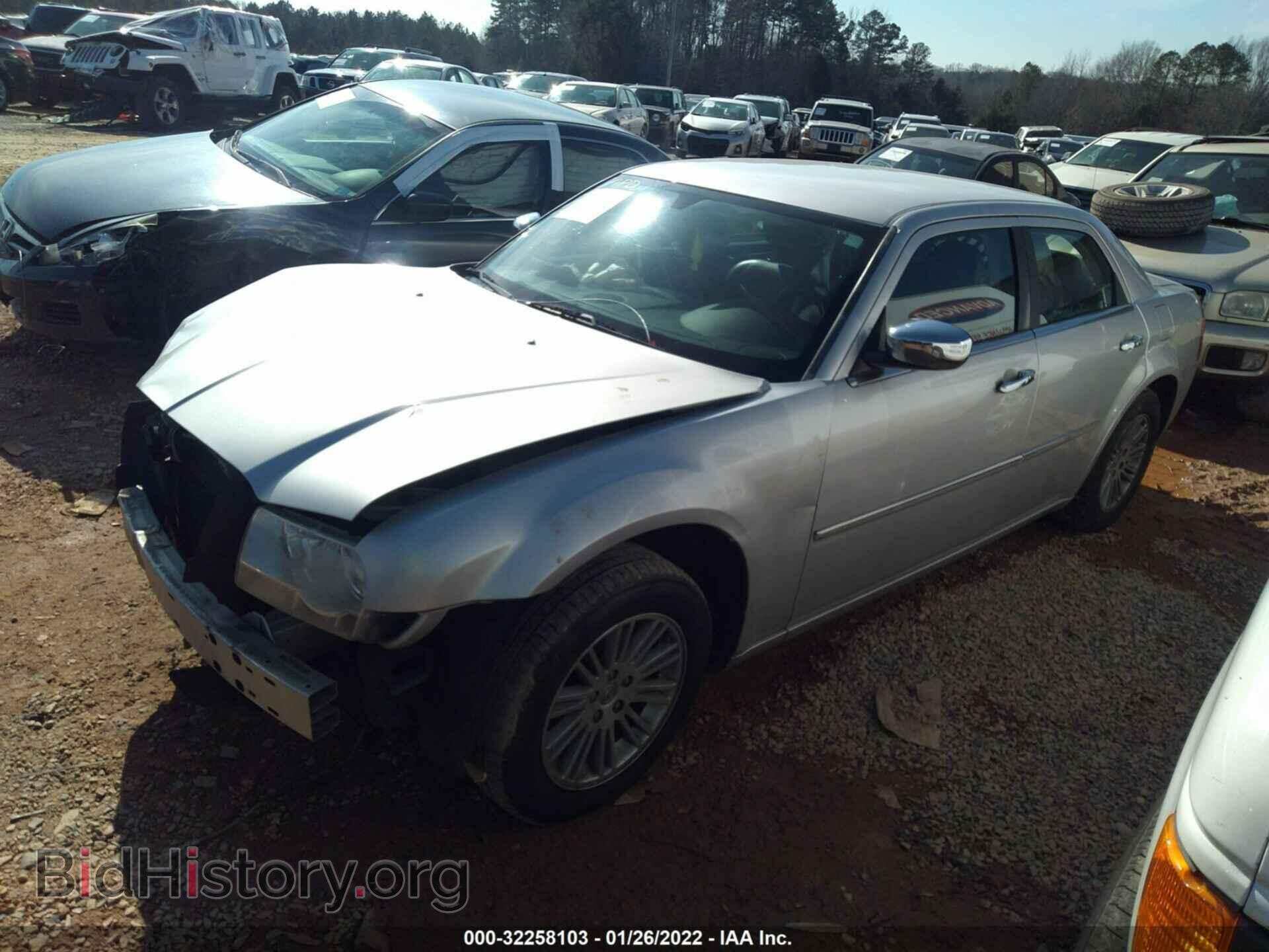 2010 CHRYSLER 300 - VIN: 2C3CA5CV9AH209088 - Фото 2
