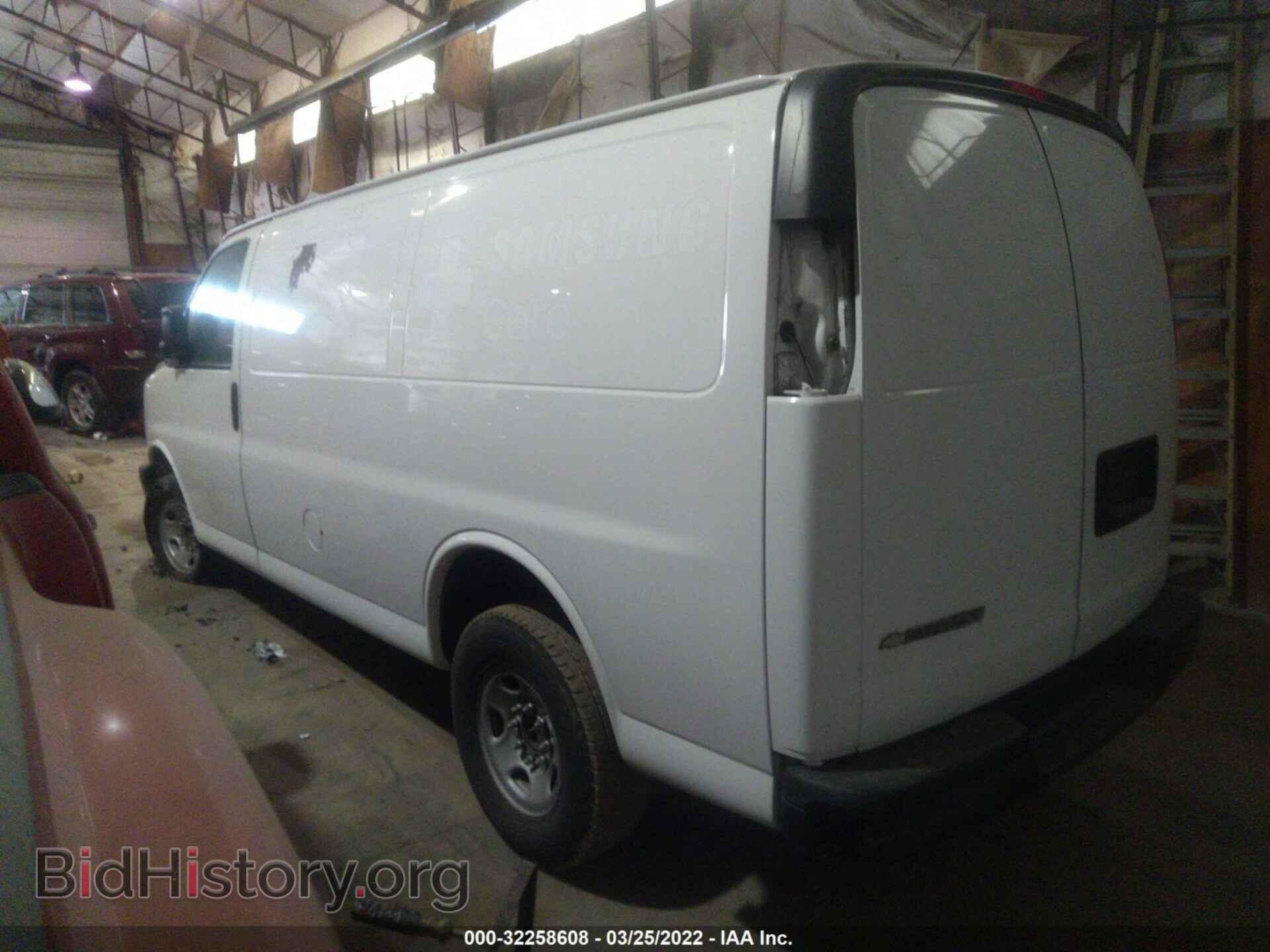 2017 CHEVROLET EXPRESS CARGO VAN - VIN: 1GCWGAFF9H1136981 - Фото 3