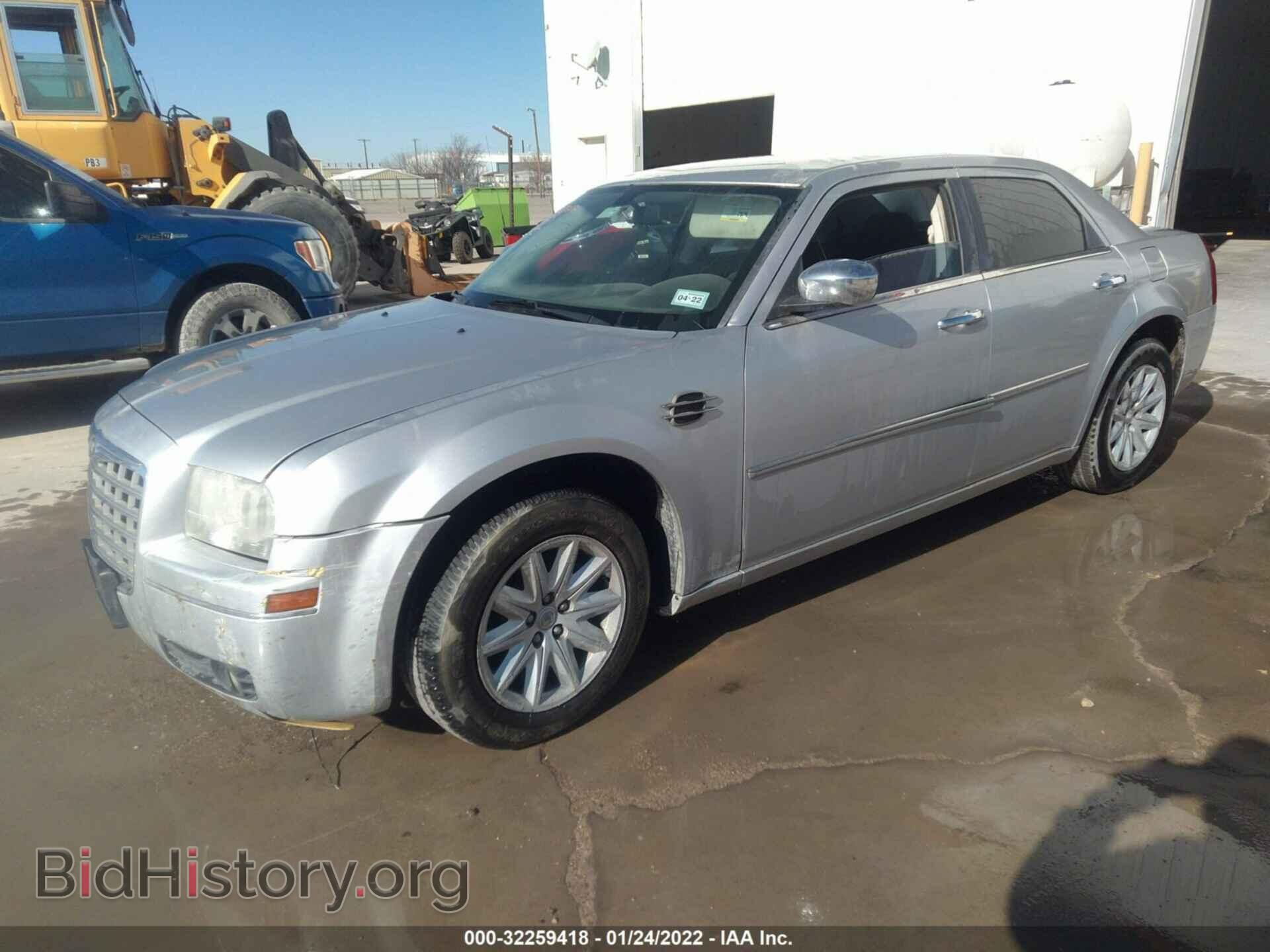 2010 CHRYSLER 300 - VIN: 2C3CA4CDXAH249763 - Фото 2