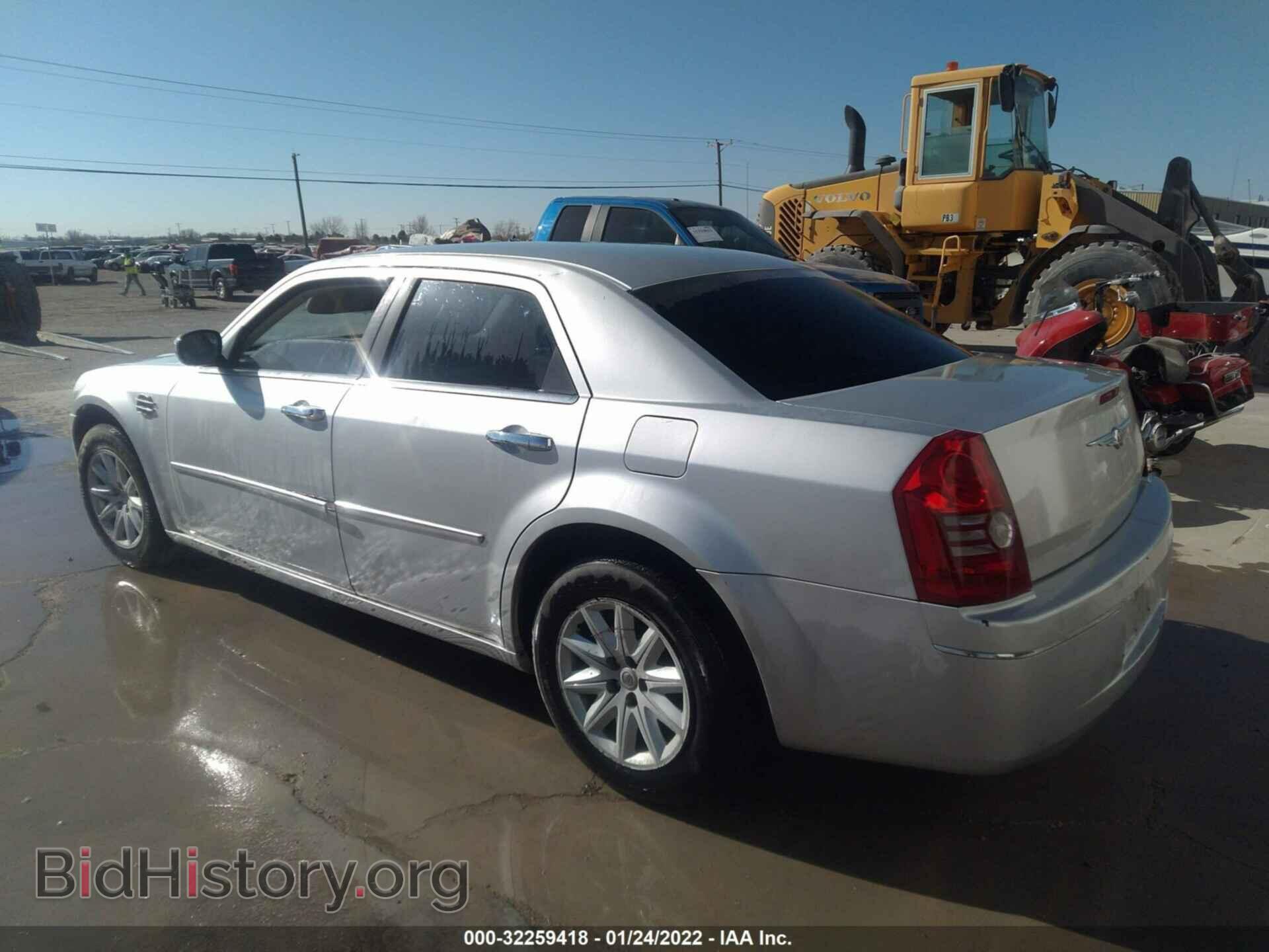 2010 CHRYSLER 300 - VIN: 2C3CA4CDXAH249763 - Фото 3