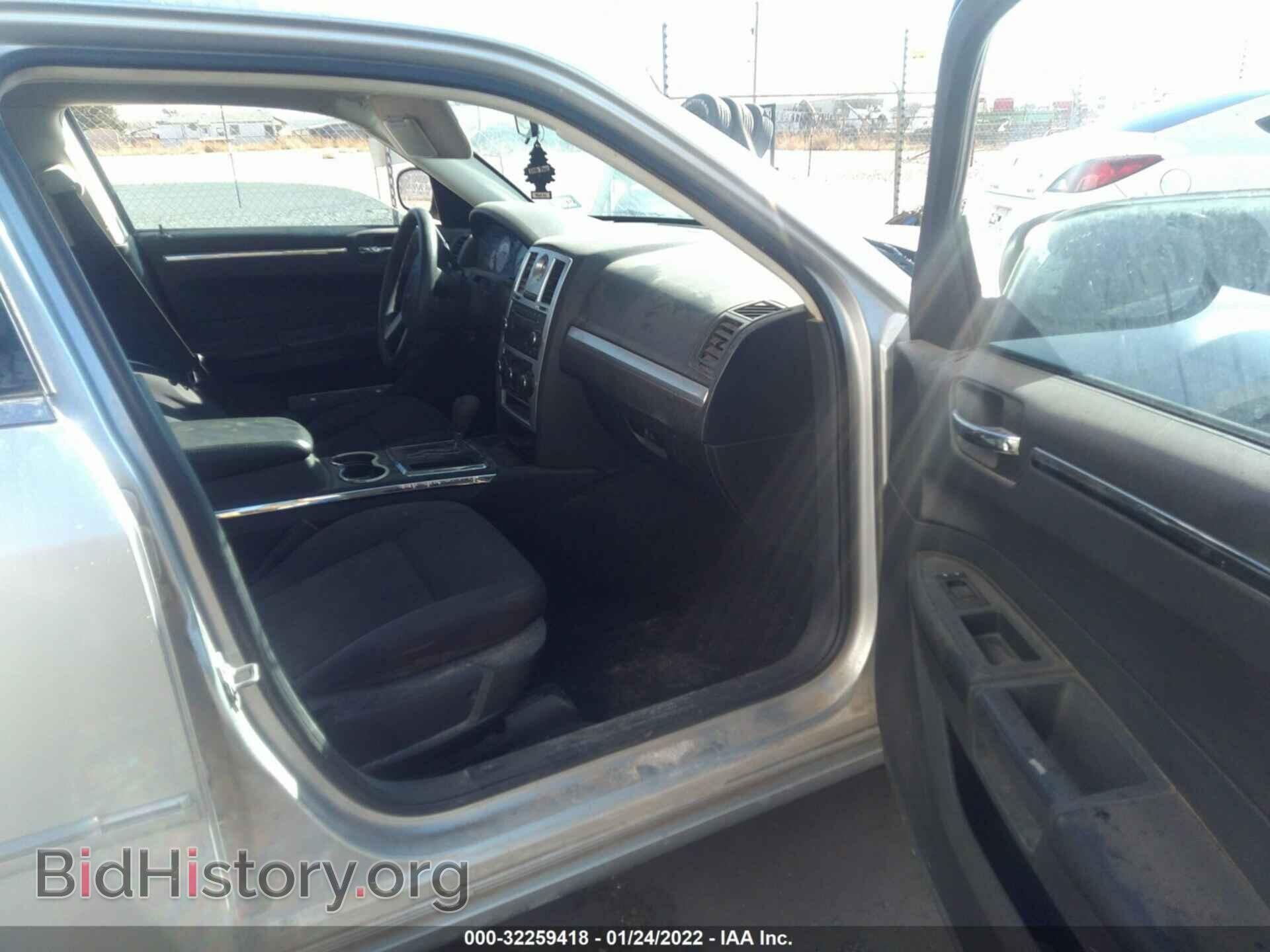 2010 CHRYSLER 300 - VIN: 2C3CA4CDXAH249763 - Фото 5