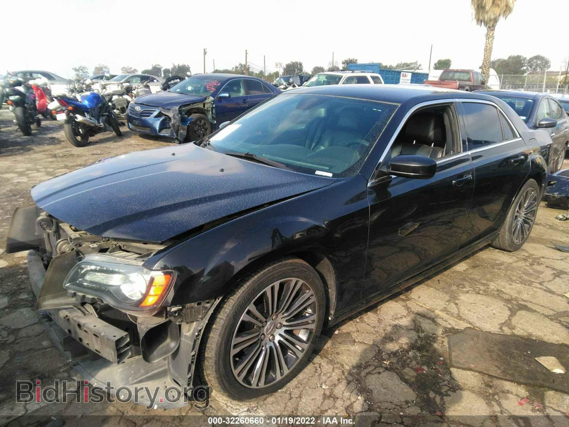 2014 CHRYSLER 300 - VIN: 2C3CCABG2EH138490 - Фото 2