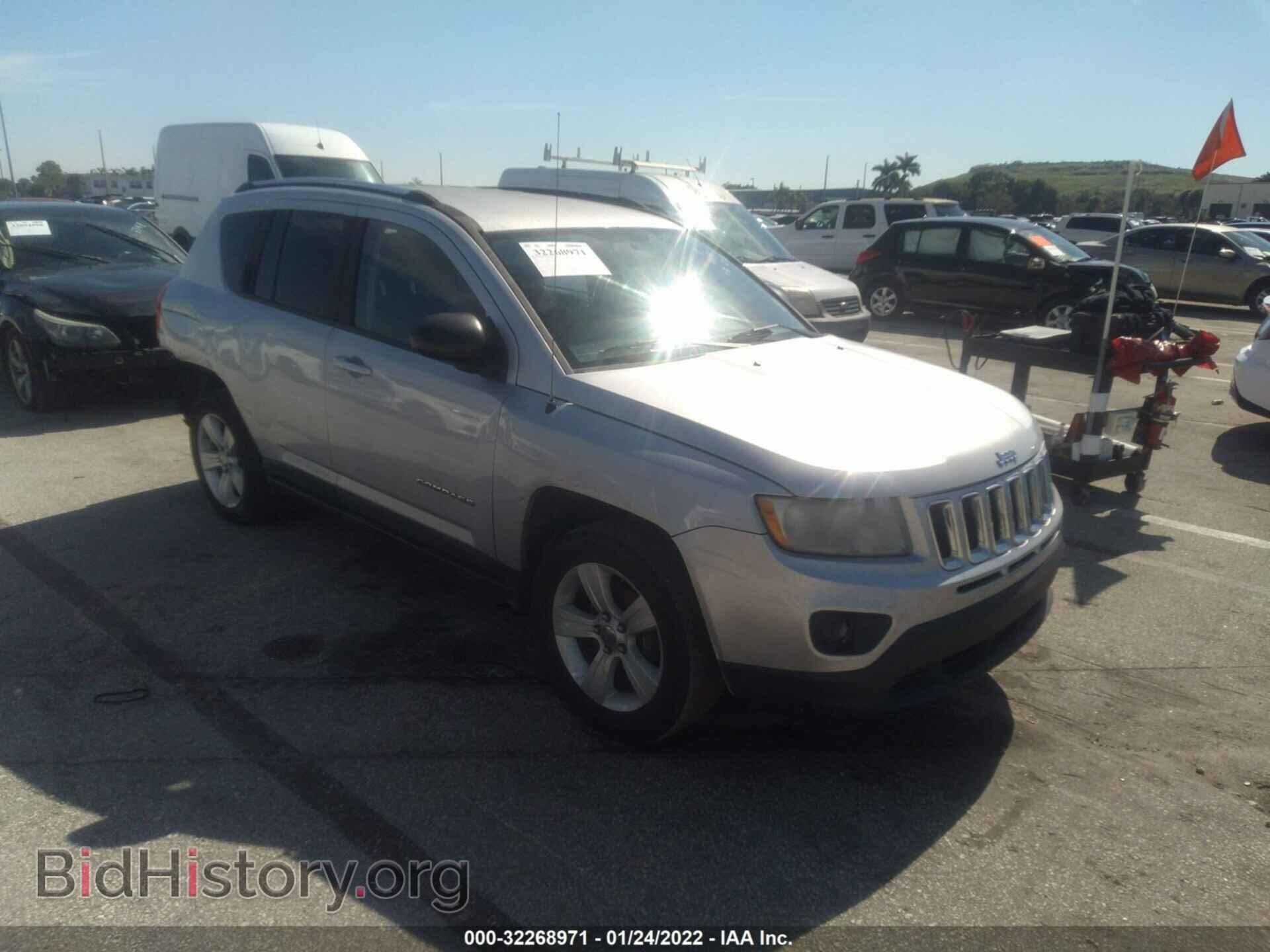 Photo 1J4NT1FA5BD181119 - JEEP COMPASS 2011