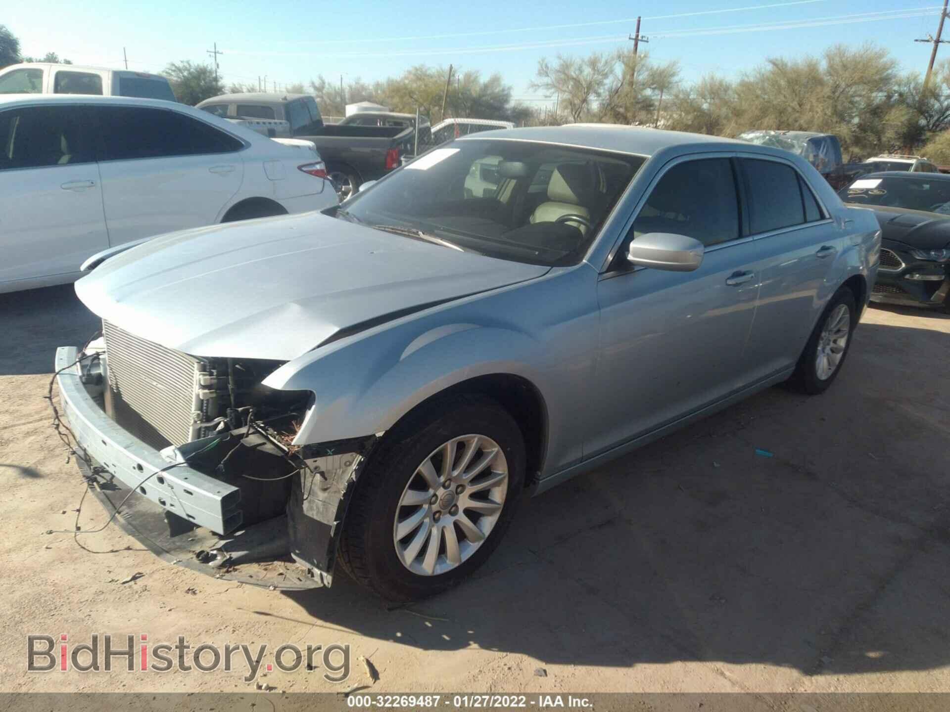 2013 CHRYSLER 300 - VIN: 2C3CCAAG0DH589630 - Фото 2