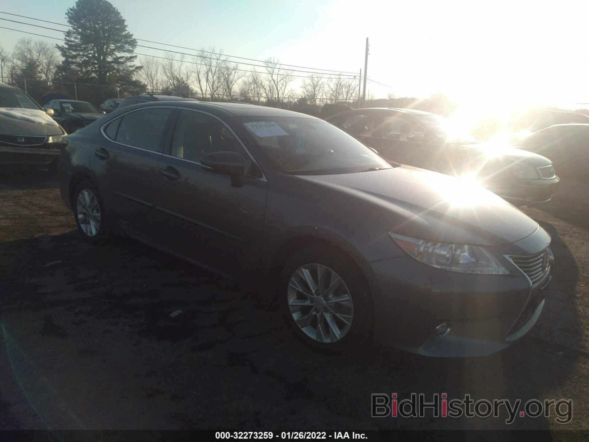 Photo JTHBW1GG8F2095046 - LEXUS ES 300H 2015